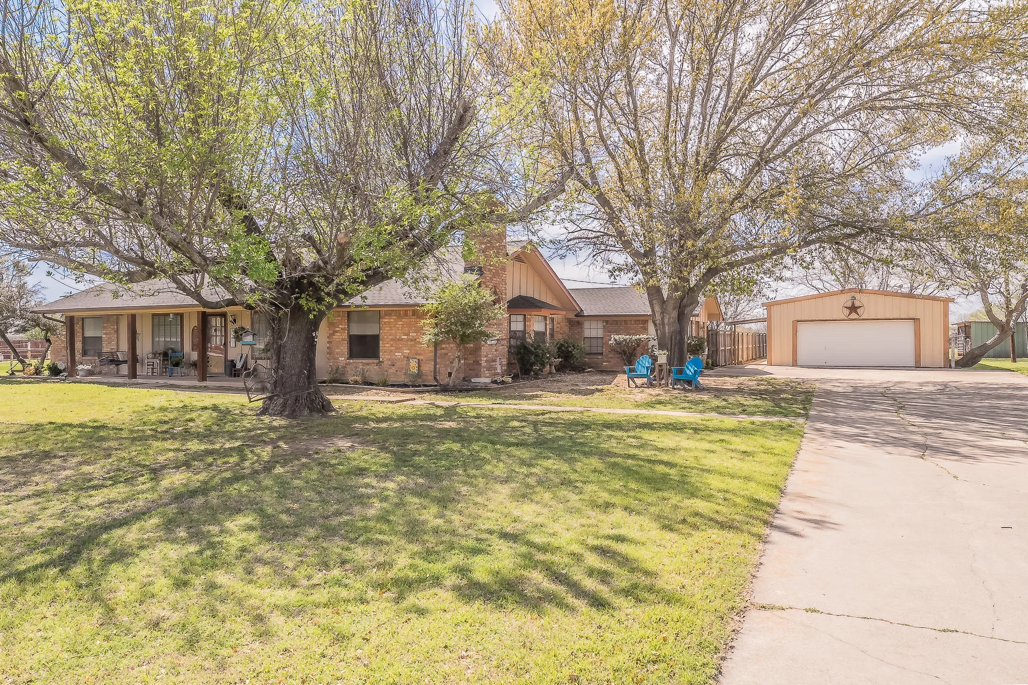 Single Family Residence For Sale in Tarrant County , 11485 Ridgeview Circle, Fort Worth, Texas 76244, 3 Bedrooms, 3 Bathrooms, 2 Garage spaces, 2,615 Sqft, built in 1977, Preowned, Price $850,000, mls#21228851, Real Estate Agent in Fort Worth, Homes For Sale in Tarrant county, Homes For Sale in Fort Worth, Realtor in Fort Worth Texas, Real Estate Brokerage Independent Realty Texas, Luminita Cordes Realtor