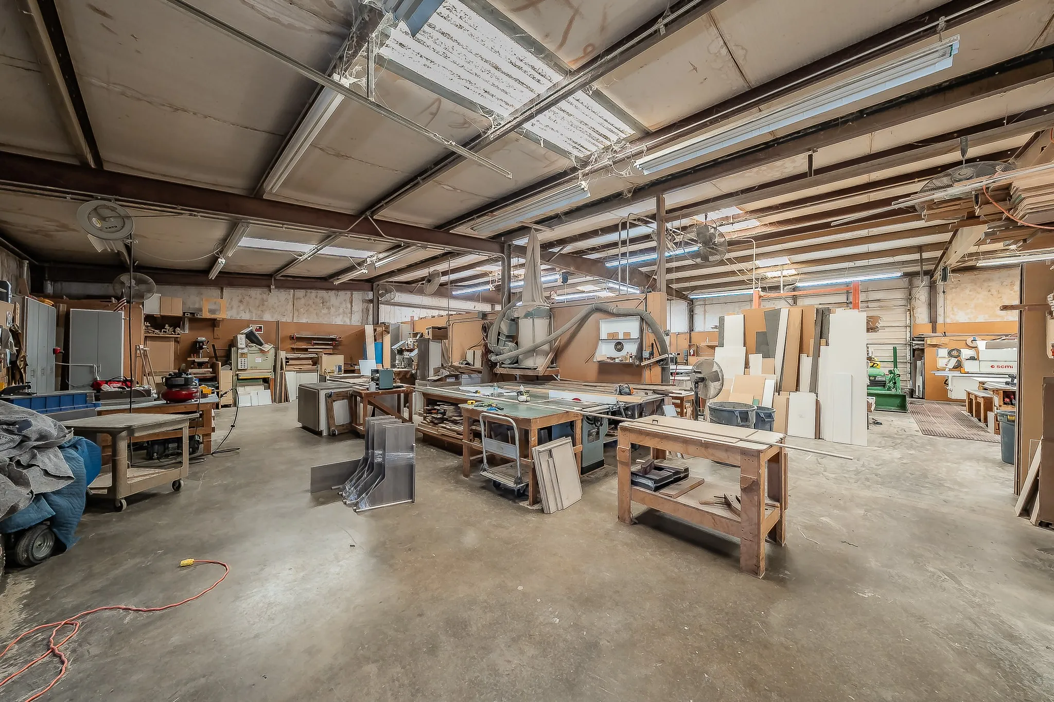 Single Family Residence For Sale in Tarrant County , 11485 Ridgeview Circle, Fort Worth, Texas 76244, 3 Bedrooms, 3 Bathrooms, 2 Garage spaces, 2,615 Sqft, built in 1977, Preowned, Price $850,000, mls#21228851, Real Estate Agent in Fort Worth, Homes For Sale in Tarrant county, Homes For Sale in Fort Worth, Realtor in Fort Worth Texas, Real Estate Brokerage Independent Realty Texas, Luminita Cordes Realtor