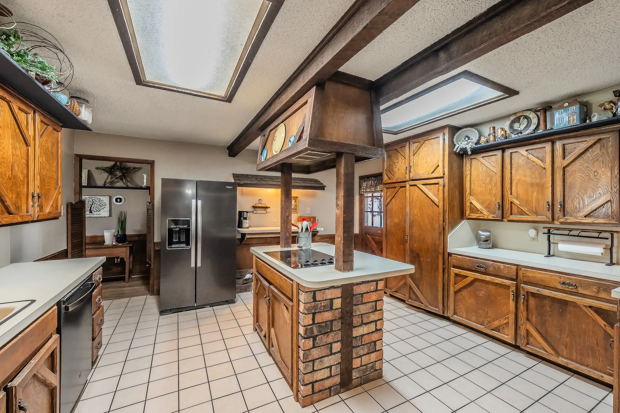 Large Kitchen with Island and Breakfast Bar