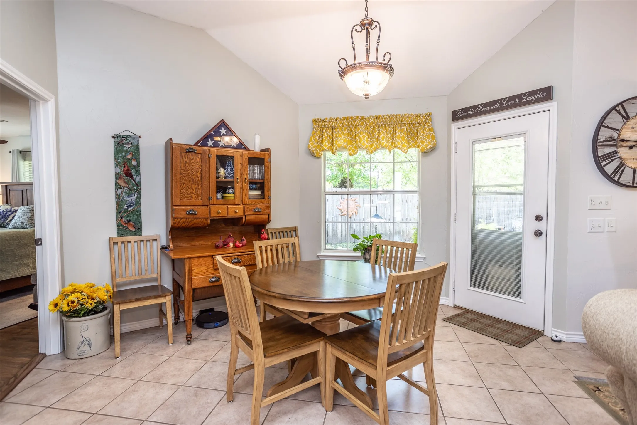 Single Family Residence For Sale in Grayson County , 116 Ashlyn Court, Whitesboro, Texas 76273, 3 Bedroom, 2 Bathroom, 2 Garage spaces, 1,970 Sqft, built in 2006, Preowned, mls#21228696, Real Estate Agent in Whitesboro, Homes For Sale in Grayson county, Homes For Sale in Whitesboro, Realtor in Whitesboro Texas, Real Estate Brokerage Independent Realty Texas, Luminita Cordes Realtor