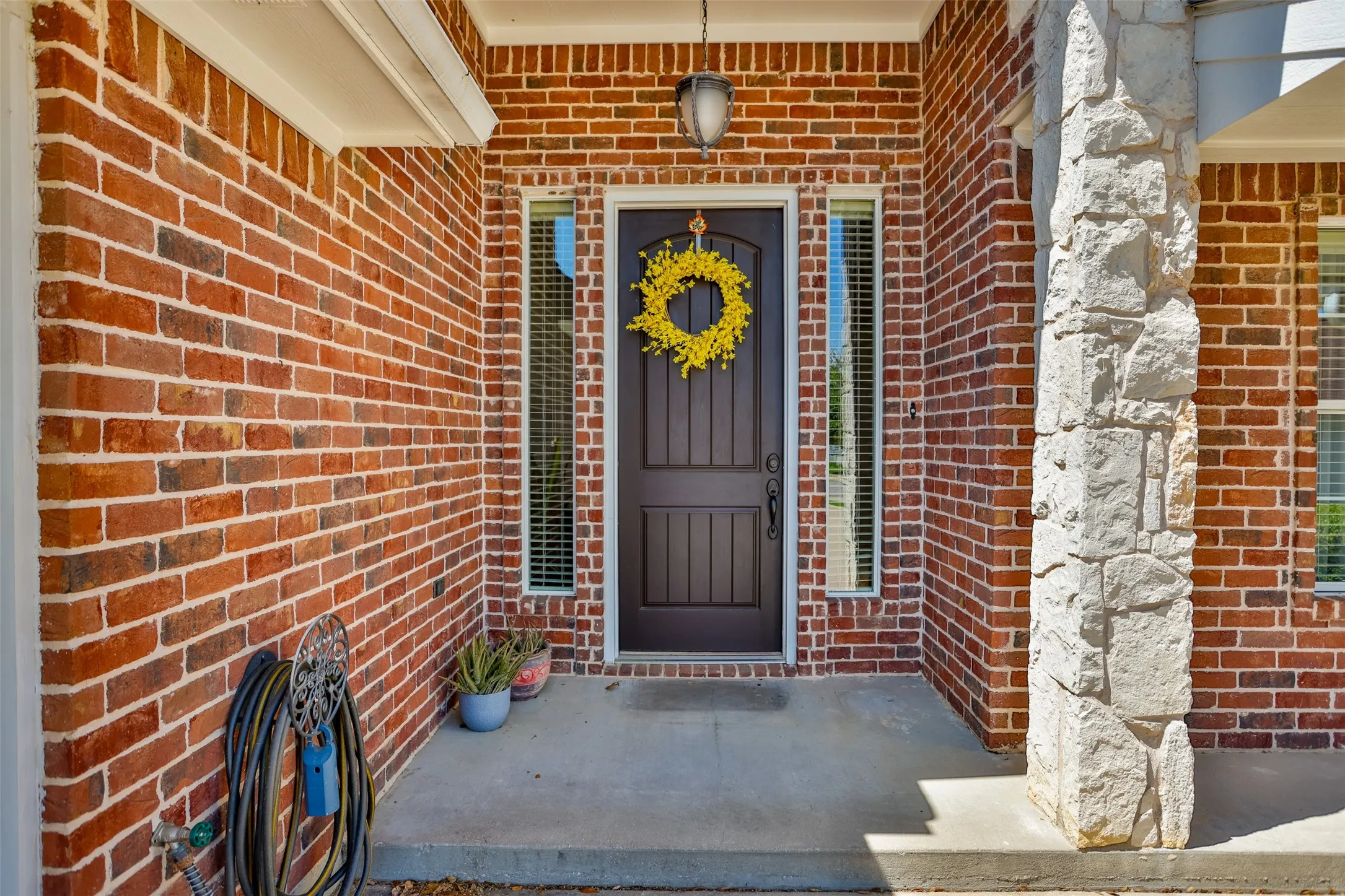 Single Family Residence For Sale in Grayson County , 116 Ashlyn Court, Whitesboro, Texas 76273, 3 Bedroom, 2 Bathroom, 2 Garage spaces, 1,970 Sqft, built in 2006, Preowned, mls#21228696, Real Estate Agent in Whitesboro, Homes For Sale in Grayson county, Homes For Sale in Whitesboro, Realtor in Whitesboro Texas, Real Estate Brokerage Independent Realty Texas, Luminita Cordes Realtor