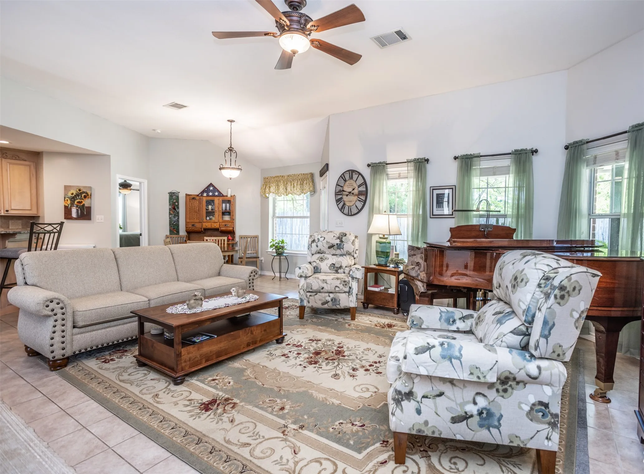 Single Family Residence For Sale in Grayson County , 116 Ashlyn Court, Whitesboro, Texas 76273, 3 Bedroom, 2 Bathroom, 2 Garage spaces, 1,970 Sqft, built in 2006, Preowned, mls#21228696, Real Estate Agent in Whitesboro, Homes For Sale in Grayson county, Homes For Sale in Whitesboro, Realtor in Whitesboro Texas, Real Estate Brokerage Independent Realty Texas, Luminita Cordes Realtor