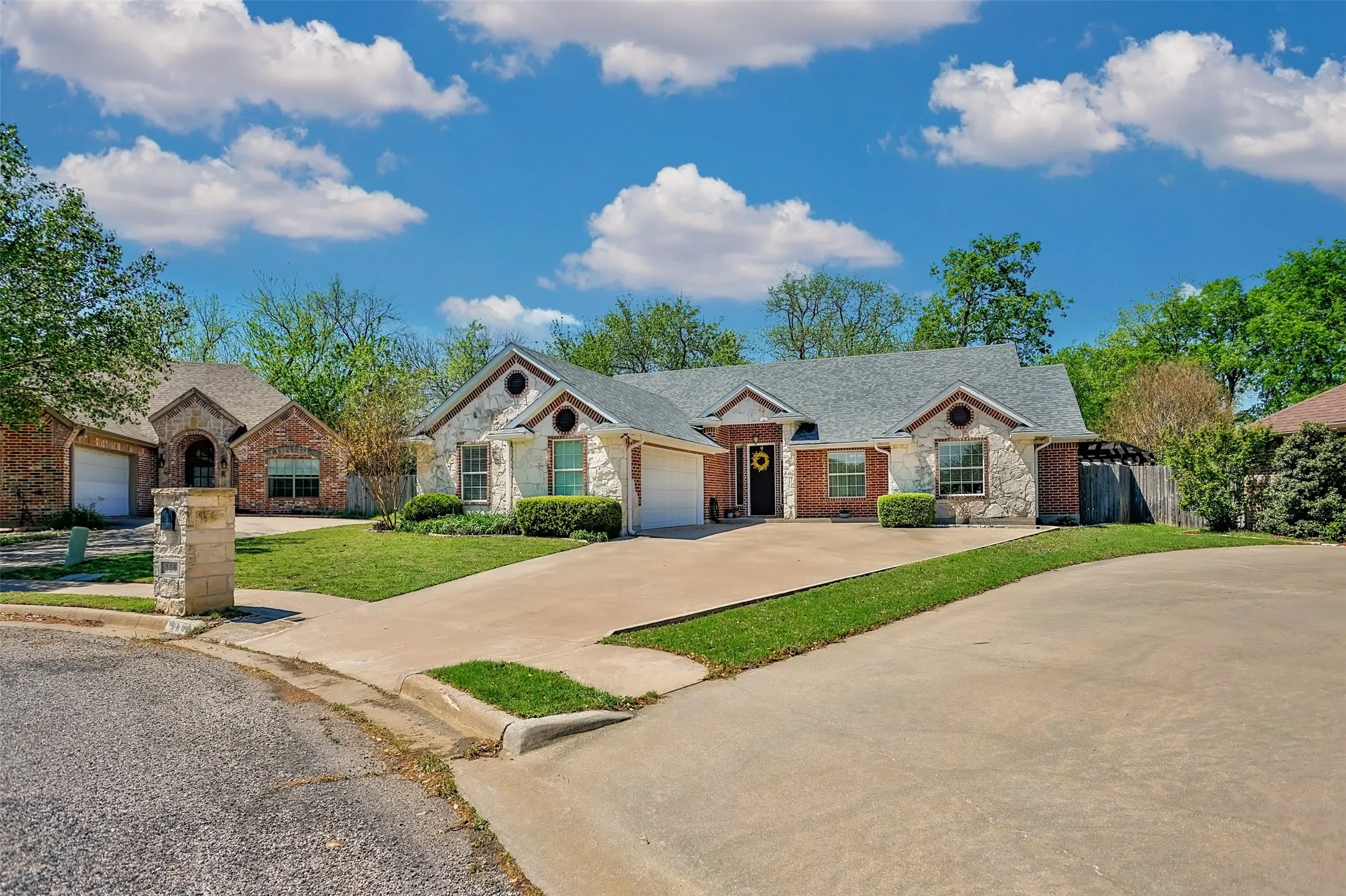 Single Family Residence For Sale in Grayson County , 116 Ashlyn Court, Whitesboro, Texas 76273, 3 Bedroom, 2 Bathroom, 2 Garage spaces, 1,970 Sqft, built in 2006, Preowned, mls#21228696, Real Estate Agent in Whitesboro, Homes For Sale in Grayson county, Homes For Sale in Whitesboro, Realtor in Whitesboro Texas, Real Estate Brokerage Independent Realty Texas, Luminita Cordes Realtor