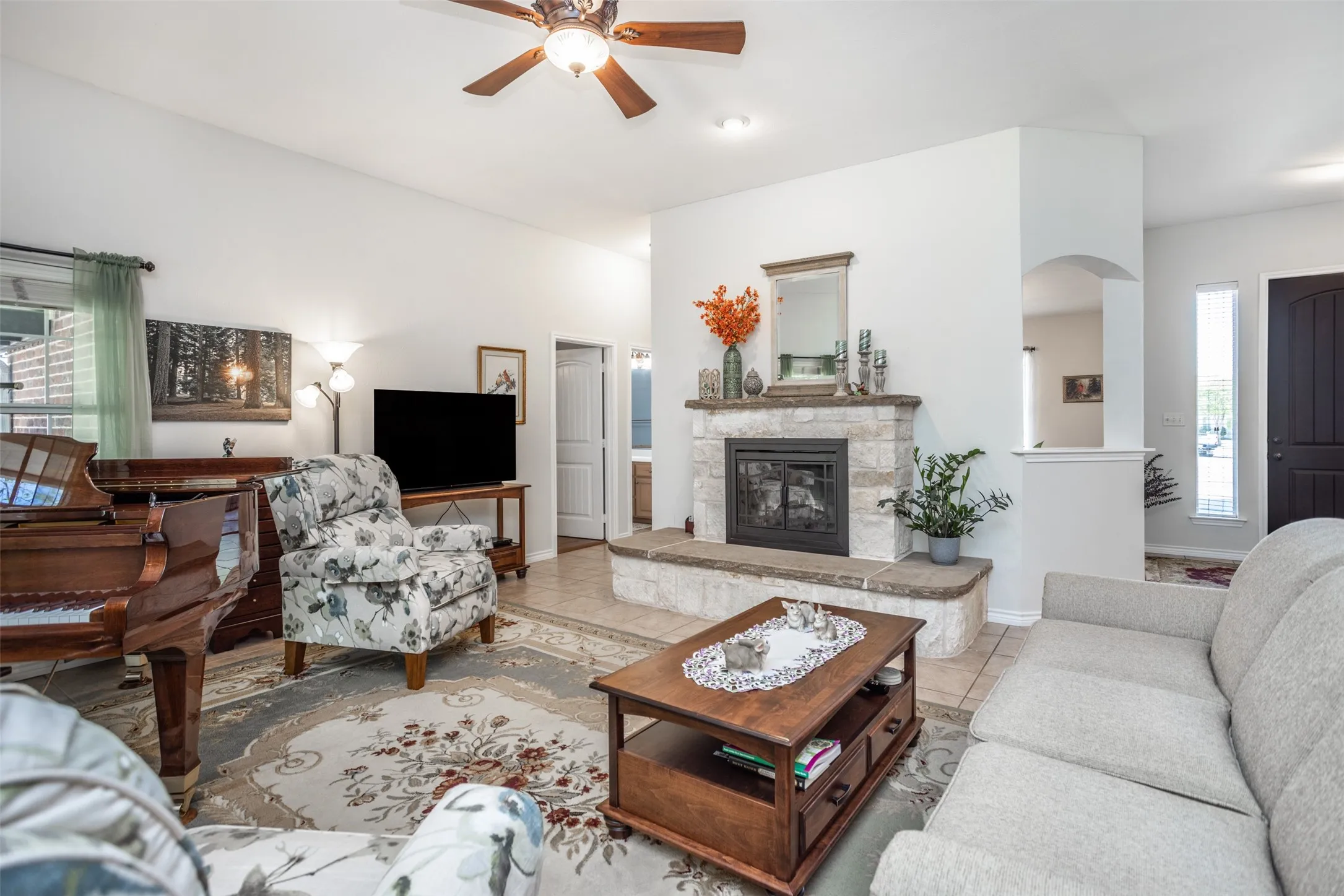 Single Family Residence For Sale in Grayson County , 116 Ashlyn Court, Whitesboro, Texas 76273, 3 Bedroom, 2 Bathroom, 2 Garage spaces, 1,970 Sqft, built in 2006, Preowned, mls#21228696, Real Estate Agent in Whitesboro, Homes For Sale in Grayson county, Homes For Sale in Whitesboro, Realtor in Whitesboro Texas, Real Estate Brokerage Independent Realty Texas, Luminita Cordes Realtor