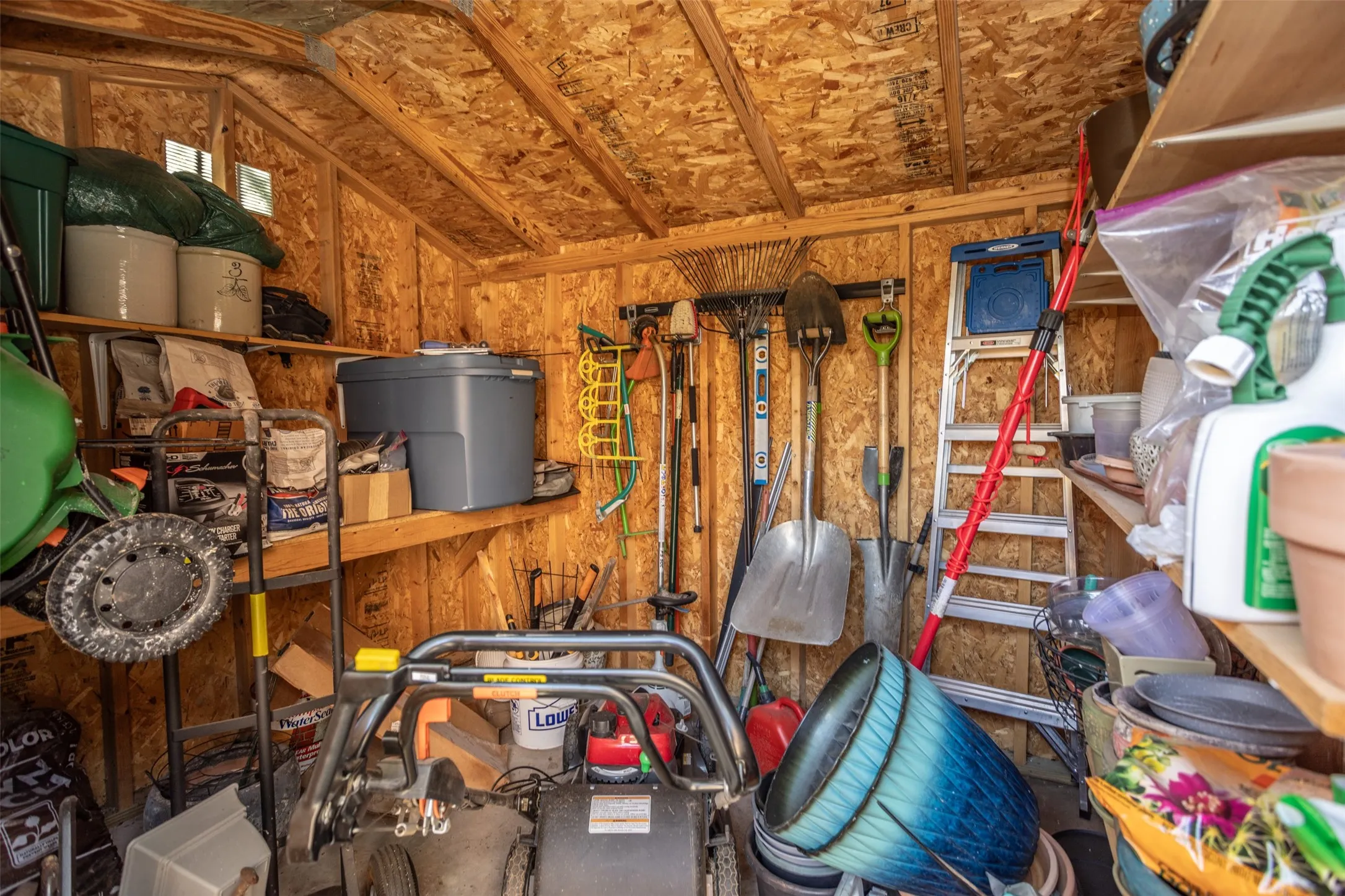Single Family Residence For Sale in Grayson County , 116 Ashlyn Court, Whitesboro, Texas 76273, 3 Bedroom, 2 Bathroom, 2 Garage spaces, 1,970 Sqft, built in 2006, Preowned, mls#21228696, Real Estate Agent in Whitesboro, Homes For Sale in Grayson county, Homes For Sale in Whitesboro, Realtor in Whitesboro Texas, Real Estate Brokerage Independent Realty Texas, Luminita Cordes Realtor