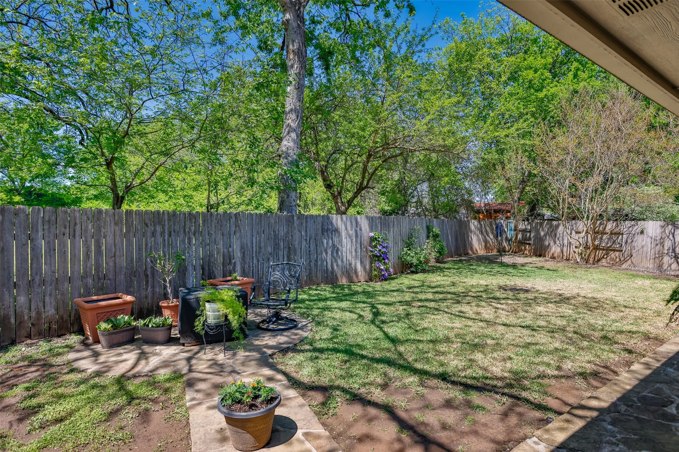 Single Family Residence For Sale in Grayson County , 116 Ashlyn Court, Whitesboro, Texas 76273, 3 Bedroom, 2 Bathroom, 2 Garage spaces, 1,970 Sqft, built in 2006, Preowned, mls#21228696, Real Estate Agent in Whitesboro, Homes For Sale in Grayson county, Homes For Sale in Whitesboro, Realtor in Whitesboro Texas, Real Estate Brokerage Independent Realty Texas, Luminita Cordes Realtor