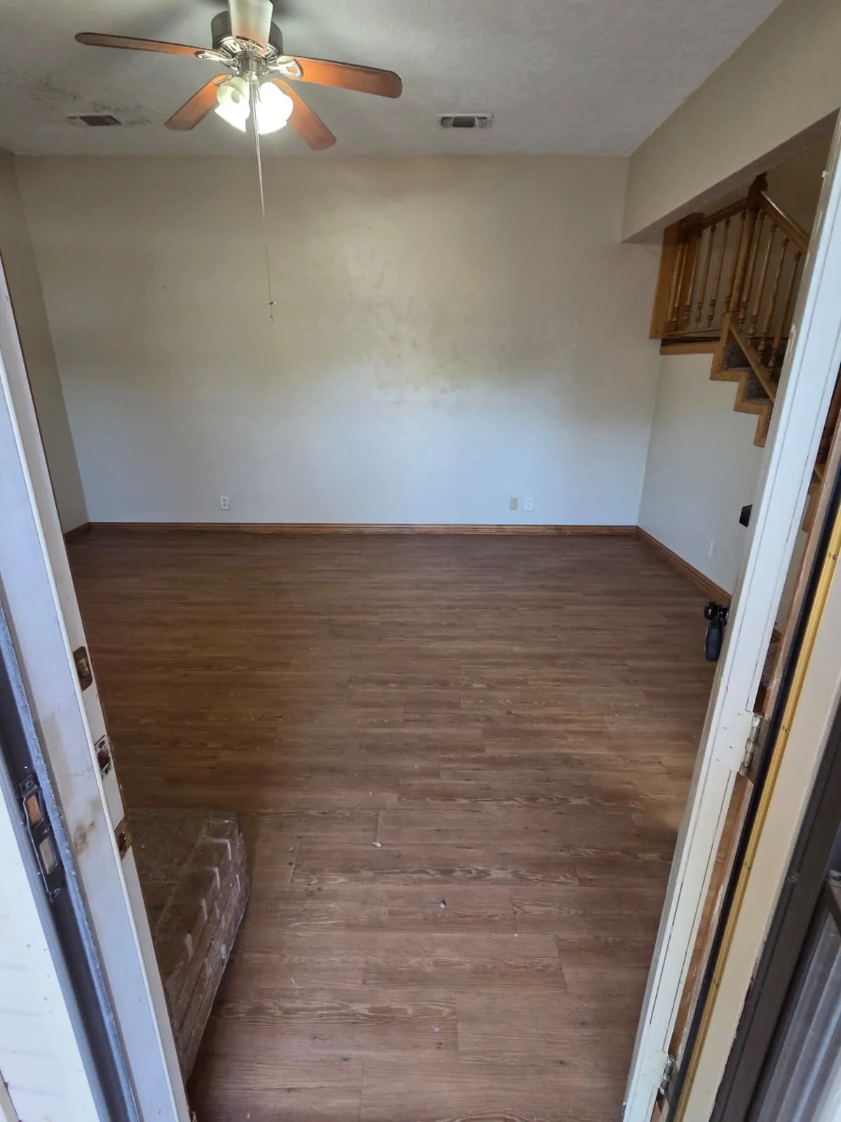 Townhouse For Rent in Grayson County , 1500 N Grant Drive A, Sherman, Texas 75092, 3 Bedroom, 2 Bathroom, 1 Garage spaces, 1,874 Sqft, built in 1986, Preowned, mls#21228938, Real Estate Agent in Sherman, Homes For Rent in Grayson county, Homes For Rent in Sherman, Realtor in Sherman Texas, Real Estate Brokerage Independent Realty Texas, Luminita Cordes Realtor