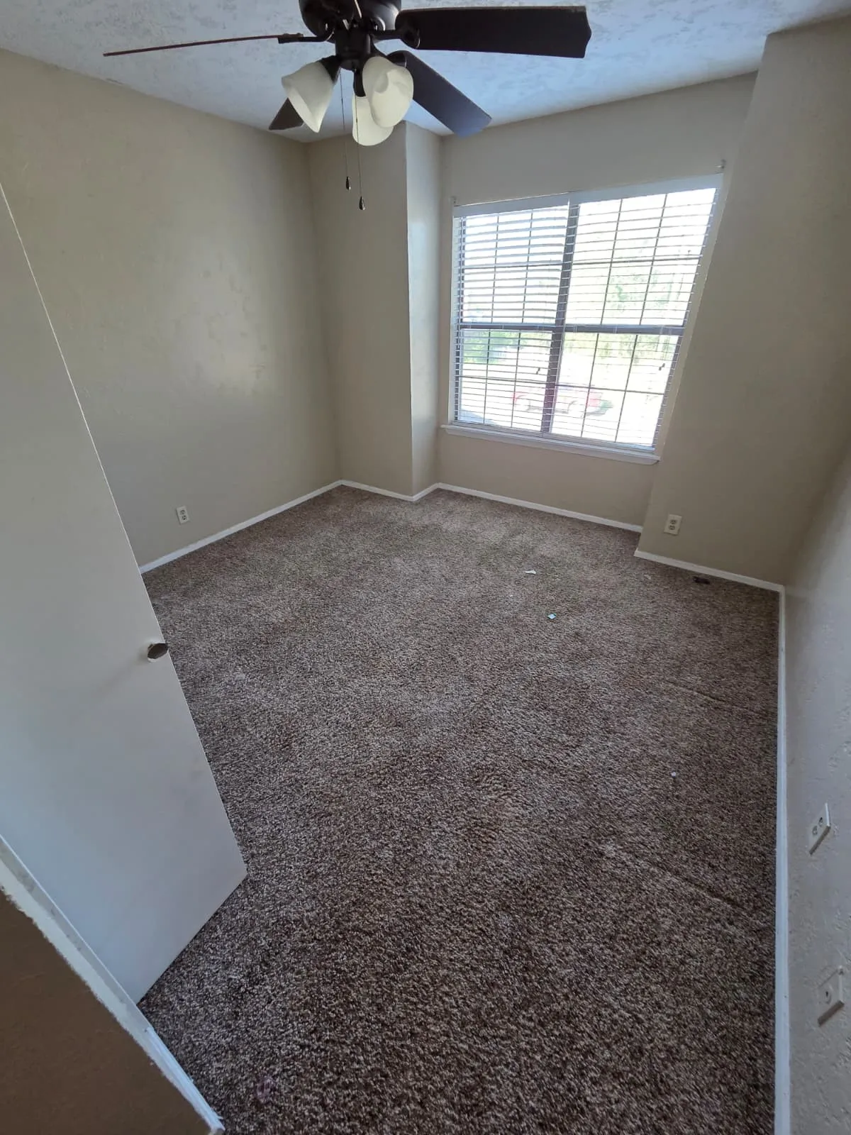 Townhouse For Rent in Grayson County , 1500 N Grant Drive A, Sherman, Texas 75092, 3 Bedroom, 2 Bathroom, 1 Garage spaces, 1,874 Sqft, built in 1986, Preowned, mls#21228938, Real Estate Agent in Sherman, Homes For Rent in Grayson county, Homes For Rent in Sherman, Realtor in Sherman Texas, Real Estate Brokerage Independent Realty Texas, Luminita Cordes Realtor