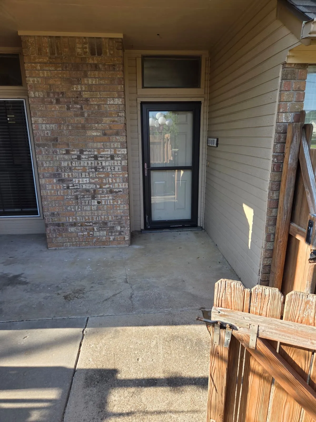 Townhouse For Rent in Grayson County , 1500 N Grant Drive A, Sherman, Texas 75092, 3 Bedroom, 2 Bathroom, 1 Garage spaces, 1,874 Sqft, built in 1986, Preowned, mls#21228938, Real Estate Agent in Sherman, Homes For Rent in Grayson county, Homes For Rent in Sherman, Realtor in Sherman Texas, Real Estate Brokerage Independent Realty Texas, Luminita Cordes Realtor
