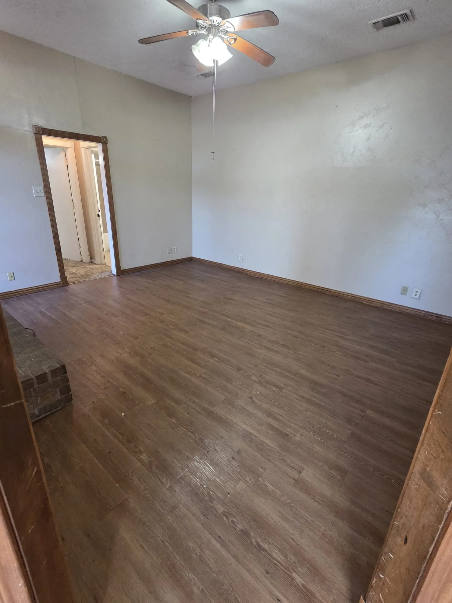 Townhouse For Rent in Grayson County , 1500 N Grant Drive A, Sherman, Texas 75092, 3 Bedroom, 2 Bathroom, 1 Garage spaces, 1,874 Sqft, built in 1986, Preowned, mls#21228938, Real Estate Agent in Sherman, Homes For Rent in Grayson county, Homes For Rent in Sherman, Realtor in Sherman Texas, Real Estate Brokerage Independent Realty Texas, Luminita Cordes Realtor