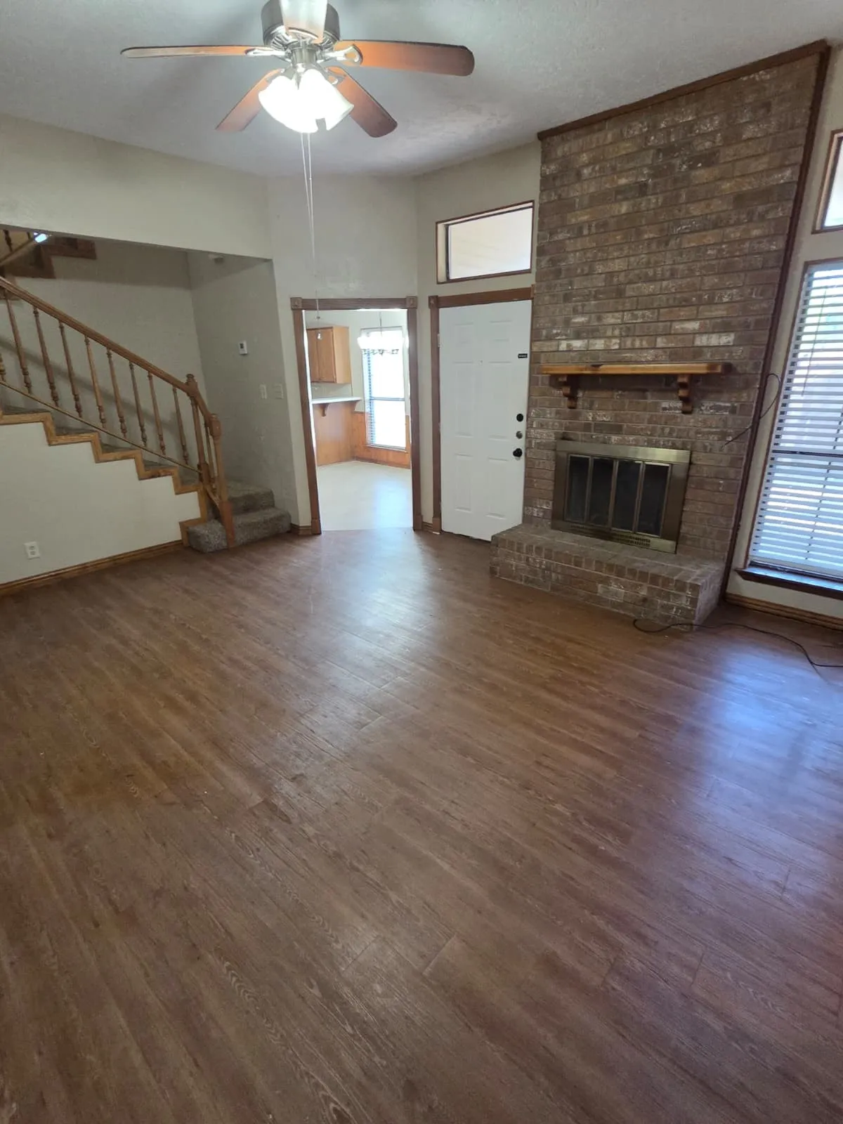 Townhouse For Rent in Grayson County , 1500 N Grant Drive A, Sherman, Texas 75092, 3 Bedroom, 2 Bathroom, 1 Garage spaces, 1,874 Sqft, built in 1986, Preowned, mls#21228938, Real Estate Agent in Sherman, Homes For Rent in Grayson county, Homes For Rent in Sherman, Realtor in Sherman Texas, Real Estate Brokerage Independent Realty Texas, Luminita Cordes Realtor