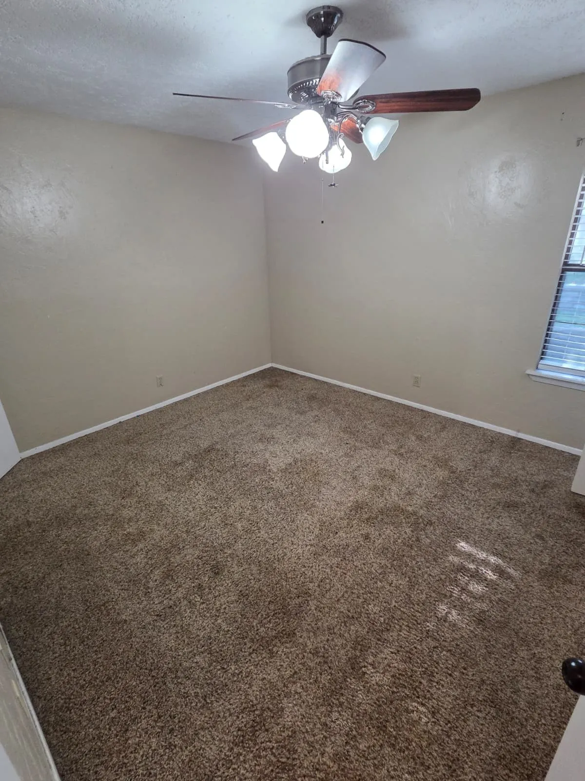 Townhouse For Rent in Grayson County , 1500 N Grant Drive A, Sherman, Texas 75092, 3 Bedroom, 2 Bathroom, 1 Garage spaces, 1,874 Sqft, built in 1986, Preowned, mls#21228938, Real Estate Agent in Sherman, Homes For Rent in Grayson county, Homes For Rent in Sherman, Realtor in Sherman Texas, Real Estate Brokerage Independent Realty Texas, Luminita Cordes Realtor
