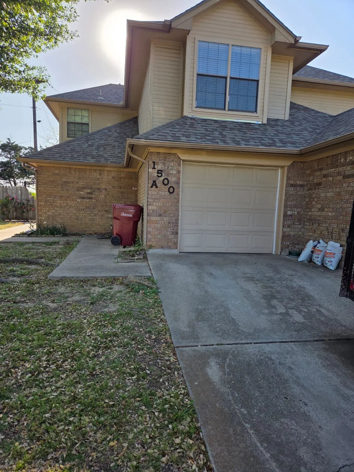 Townhouse For Rent in Grayson County , 1500 N Grant Drive A, Sherman, Texas 75092, 3 Bedroom, 2 Bathroom, 1 Garage spaces, 1,874 Sqft, built in 1986, Preowned, mls#21228938, Real Estate Agent in Sherman, Homes For Rent in Grayson county, Homes For Rent in Sherman, Realtor in Sherman Texas, Real Estate Brokerage Independent Realty Texas, Luminita Cordes Realtor