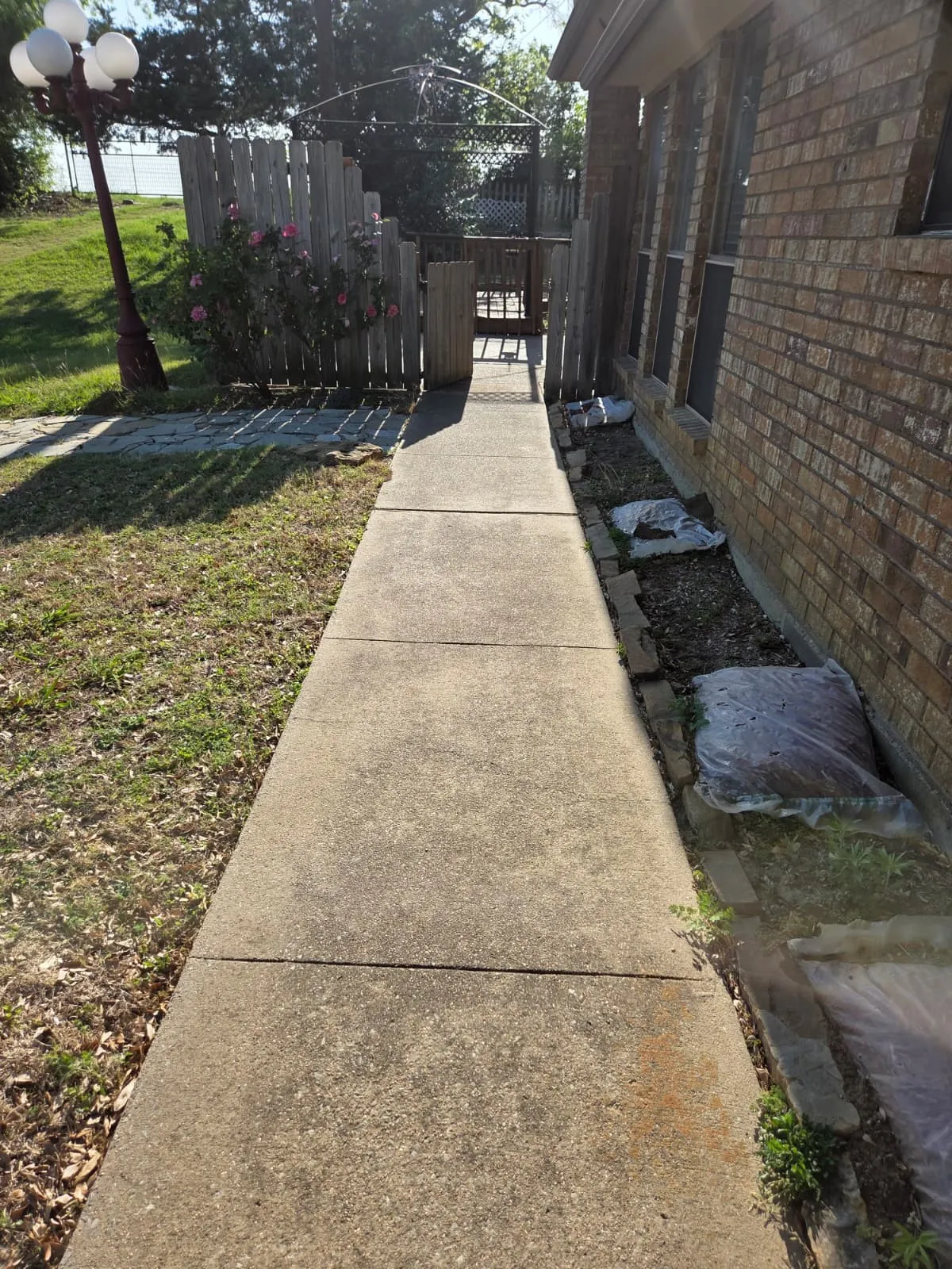 Townhouse For Rent in Grayson County , 1500 N Grant Drive A, Sherman, Texas 75092, 3 Bedroom, 2 Bathroom, 1 Garage spaces, 1,874 Sqft, built in 1986, Preowned, mls#21228938, Real Estate Agent in Sherman, Homes For Rent in Grayson county, Homes For Rent in Sherman, Realtor in Sherman Texas, Real Estate Brokerage Independent Realty Texas, Luminita Cordes Realtor