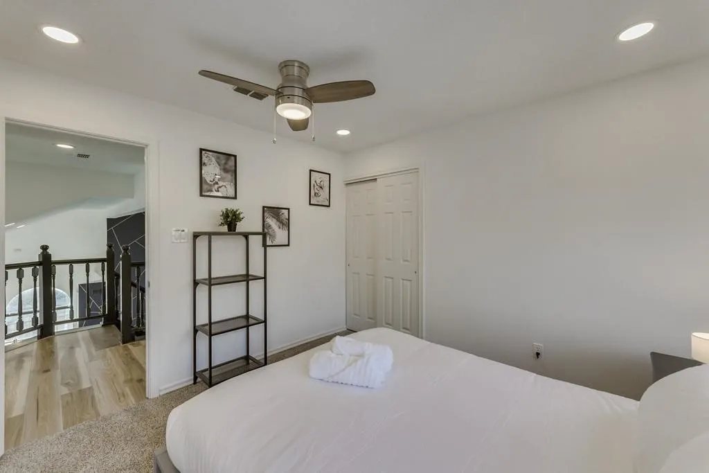 Single Family Residence For Rent in Dallas County , 8324 Autumncrest Court, Dallas, Texas 75249, 5 Bedrooms, 3 Bathrooms, 2 Garage spaces, 2,306 Sqft, built in 1989, Preowned, Price $5,000, mls#21228946, Real Estate Agent in Dallas, Homes For Rent in Dallas county, Homes For Rent in Dallas, Realtor in Dallas Texas, Real Estate Brokerage Independent Realty Texas, Luminita Cordes Realtor