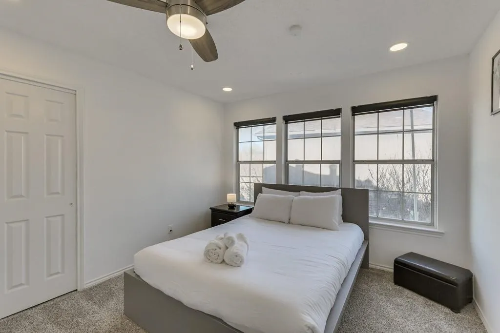 Single Family Residence For Rent in Dallas County , 8324 Autumncrest Court, Dallas, Texas 75249, 5 Bedrooms, 3 Bathrooms, 2 Garage spaces, 2,306 Sqft, built in 1989, Preowned, Price $5,000, mls#21228946, Real Estate Agent in Dallas, Homes For Rent in Dallas county, Homes For Rent in Dallas, Realtor in Dallas Texas, Real Estate Brokerage Independent Realty Texas, Luminita Cordes Realtor