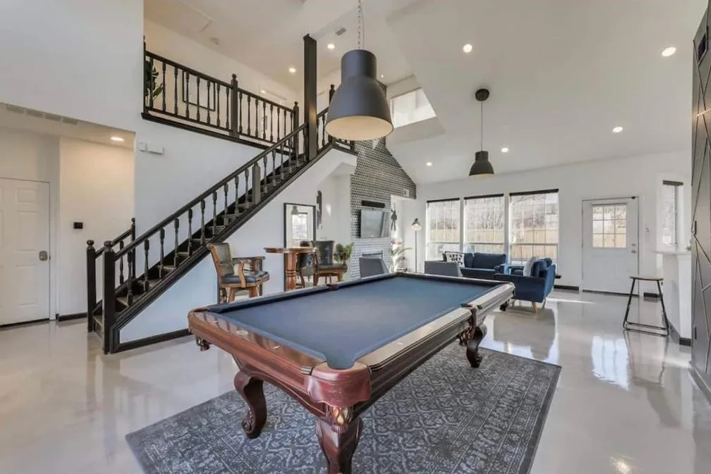 Single Family Residence For Rent in Dallas County , 8324 Autumncrest Court, Dallas, Texas 75249, 5 Bedrooms, 3 Bathrooms, 2 Garage spaces, 2,306 Sqft, built in 1989, Preowned, Price $5,000, mls#21228946, Real Estate Agent in Dallas, Homes For Rent in Dallas county, Homes For Rent in Dallas, Realtor in Dallas Texas, Real Estate Brokerage Independent Realty Texas, Luminita Cordes Realtor