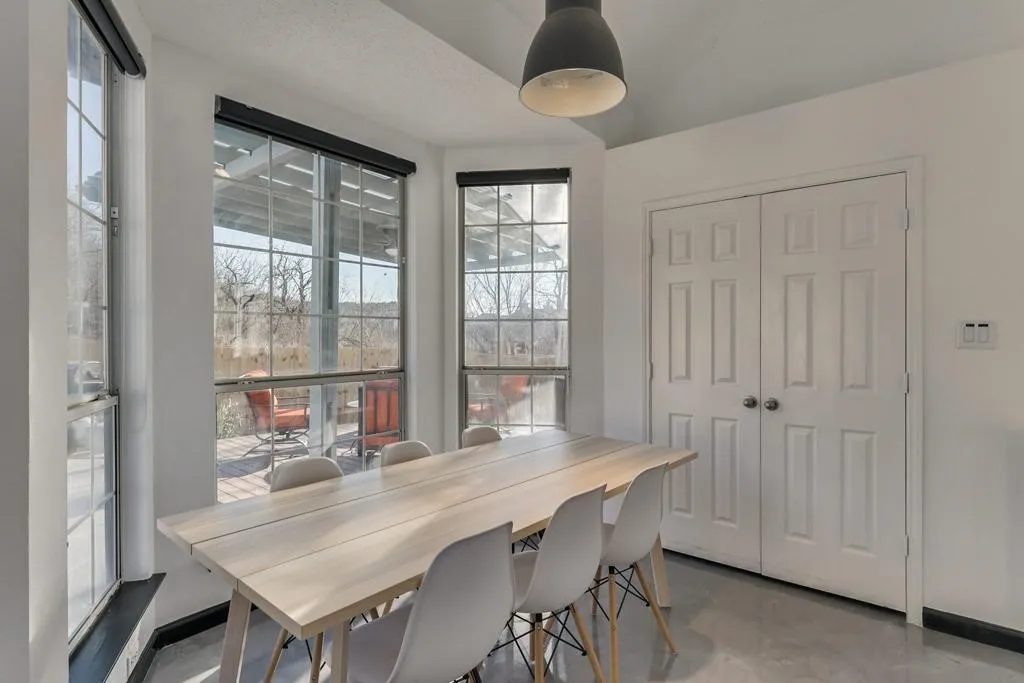 Single Family Residence For Rent in Dallas County , 8324 Autumncrest Court, Dallas, Texas 75249, 5 Bedrooms, 3 Bathrooms, 2 Garage spaces, 2,306 Sqft, built in 1989, Preowned, Price $5,000, mls#21228946, Real Estate Agent in Dallas, Homes For Rent in Dallas county, Homes For Rent in Dallas, Realtor in Dallas Texas, Real Estate Brokerage Independent Realty Texas, Luminita Cordes Realtor