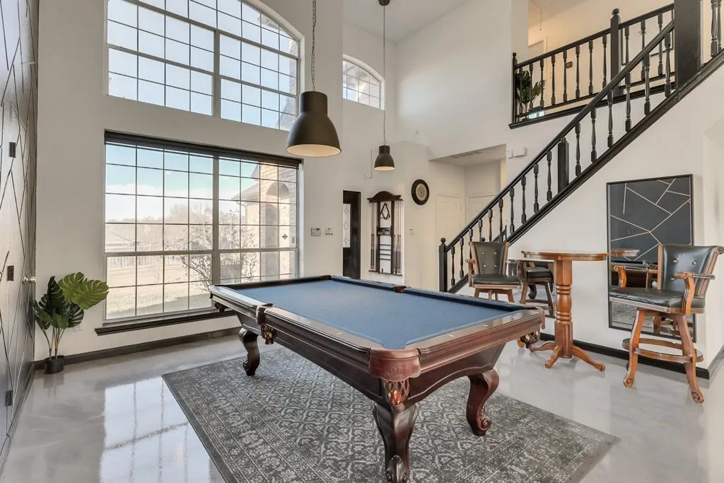 Single Family Residence For Rent in Dallas County , 8324 Autumncrest Court, Dallas, Texas 75249, 5 Bedrooms, 3 Bathrooms, 2 Garage spaces, 2,306 Sqft, built in 1989, Preowned, Price $5,000, mls#21228946, Real Estate Agent in Dallas, Homes For Rent in Dallas county, Homes For Rent in Dallas, Realtor in Dallas Texas, Real Estate Brokerage Independent Realty Texas, Luminita Cordes Realtor