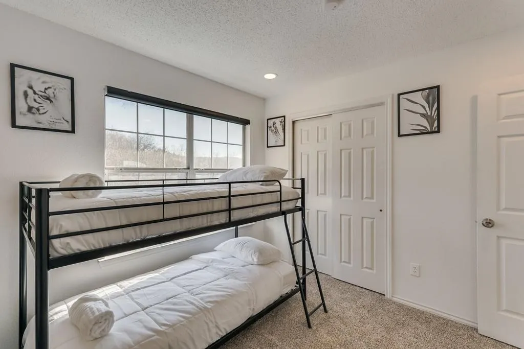 Single Family Residence For Rent in Dallas County , 8324 Autumncrest Court, Dallas, Texas 75249, 5 Bedrooms, 3 Bathrooms, 2 Garage spaces, 2,306 Sqft, built in 1989, Preowned, Price $5,000, mls#21228946, Real Estate Agent in Dallas, Homes For Rent in Dallas county, Homes For Rent in Dallas, Realtor in Dallas Texas, Real Estate Brokerage Independent Realty Texas, Luminita Cordes Realtor