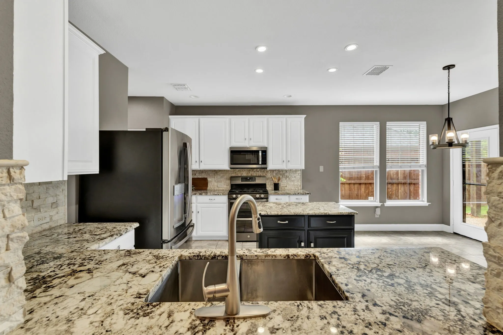 Single Family Residence For Sale in Denton County , 1097 Southampton Drive, Frisco, Texas 75036, 4 Bedroom, 4 Bathroom, 2 Garage spaces, 3,152 Sqft, built in 2003, mls#21223921, Real Estate Agent in Frisco, Homes For Sale in Denton county, Homes For Sale in Frisco, Realtor in Frisco Texas, Real Estate Brokerage Independent Realty Texas, Luminita Cordes Realtor