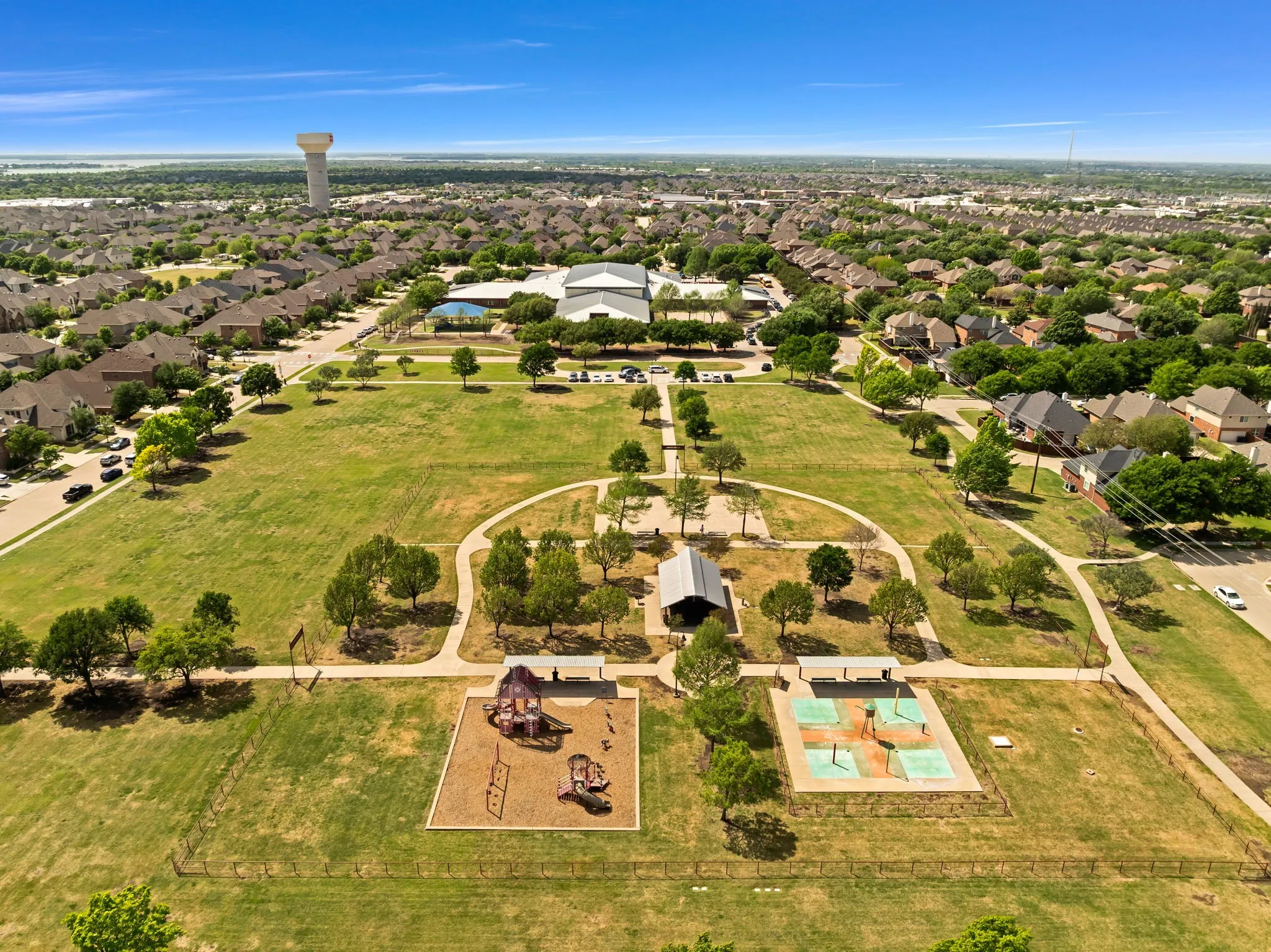 Single Family Residence For Sale in Denton County , 1097 Southampton Drive, Frisco, Texas 75036, 4 Bedroom, 4 Bathroom, 2 Garage spaces, 3,152 Sqft, built in 2003, mls#21223921, Real Estate Agent in Frisco, Homes For Sale in Denton county, Homes For Sale in Frisco, Realtor in Frisco Texas, Real Estate Brokerage Independent Realty Texas, Luminita Cordes Realtor