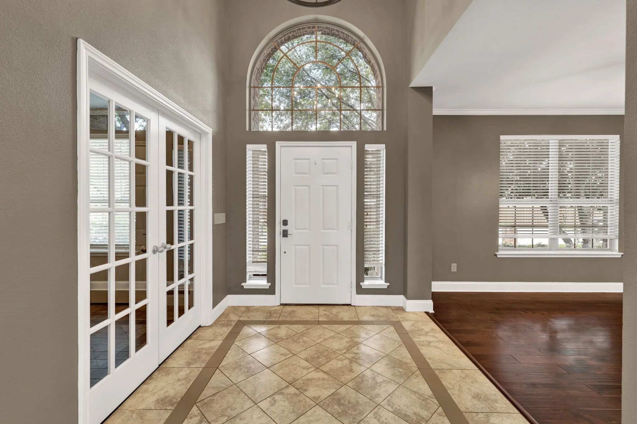 Single Family Residence For Sale in Denton County , 1097 Southampton Drive, Frisco, Texas 75036, 4 Bedroom, 4 Bathroom, 2 Garage spaces, 3,152 Sqft, built in 2003, mls#21223921, Real Estate Agent in Frisco, Homes For Sale in Denton county, Homes For Sale in Frisco, Realtor in Frisco Texas, Real Estate Brokerage Independent Realty Texas, Luminita Cordes Realtor