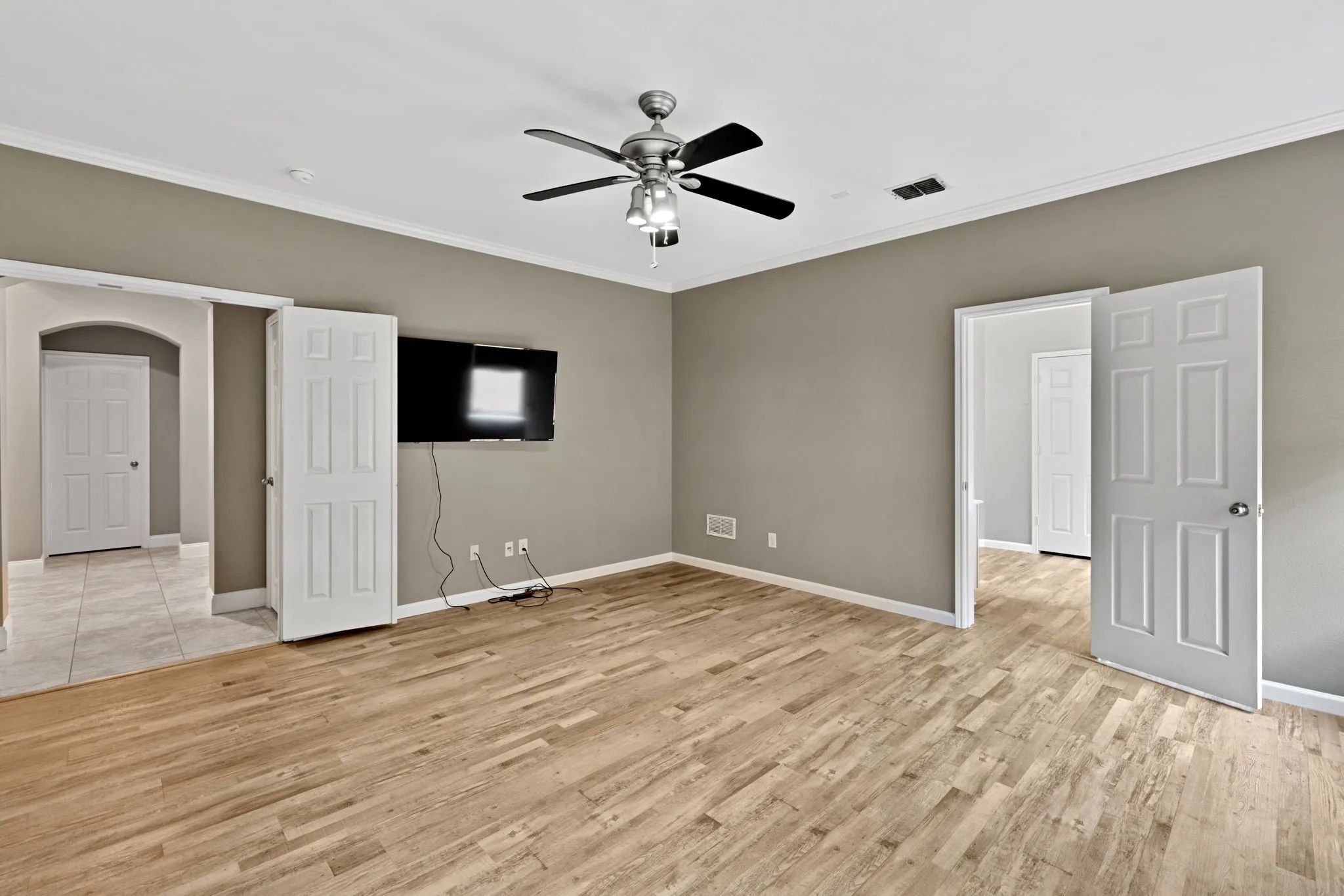 Single Family Residence For Sale in Denton County , 1097 Southampton Drive, Frisco, Texas 75036, 4 Bedroom, 4 Bathroom, 2 Garage spaces, 3,152 Sqft, built in 2003, mls#21223921, Real Estate Agent in Frisco, Homes For Sale in Denton county, Homes For Sale in Frisco, Realtor in Frisco Texas, Real Estate Brokerage Independent Realty Texas, Luminita Cordes Realtor
