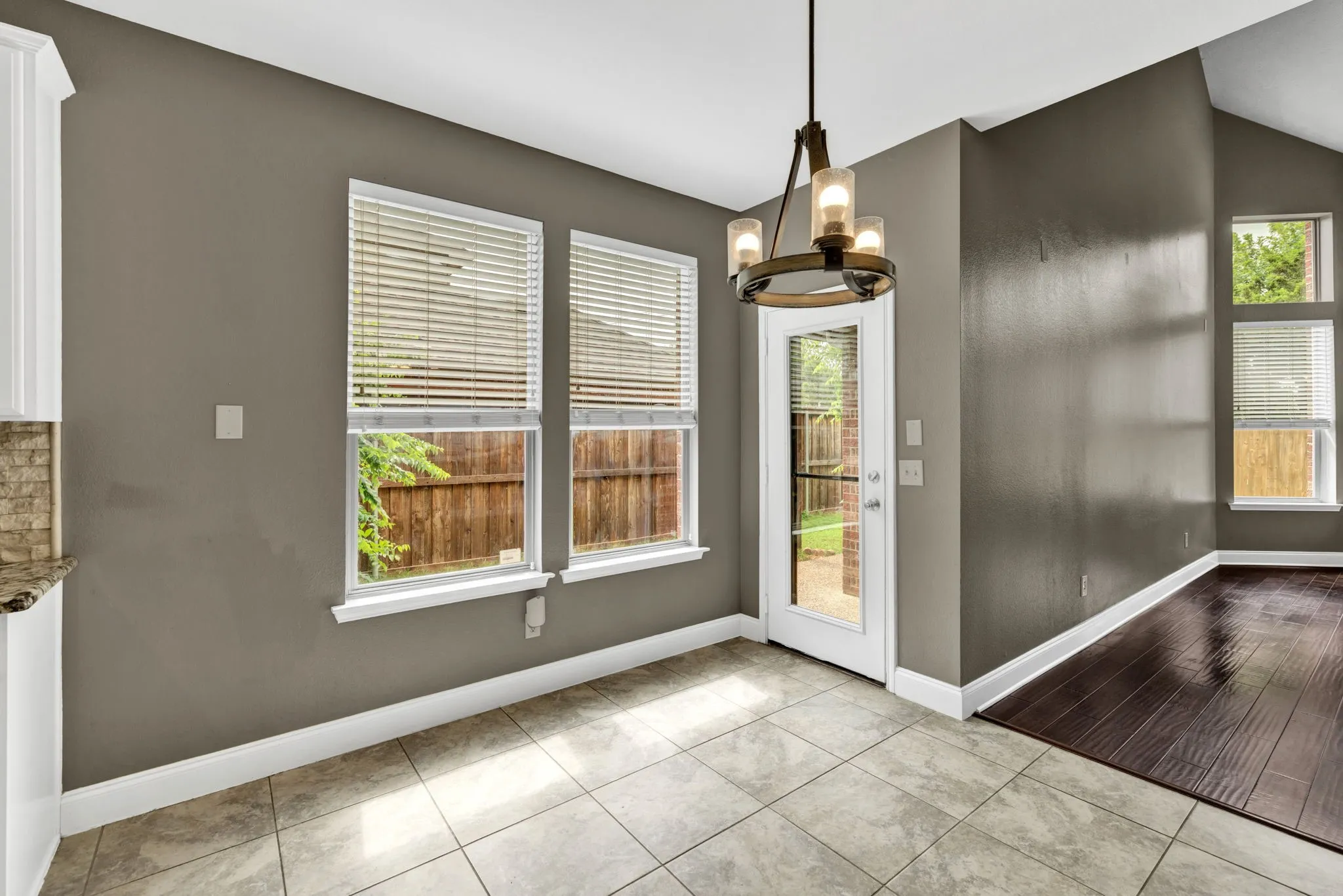 Single Family Residence For Sale in Denton County , 1097 Southampton Drive, Frisco, Texas 75036, 4 Bedroom, 4 Bathroom, 2 Garage spaces, 3,152 Sqft, built in 2003, mls#21223921, Real Estate Agent in Frisco, Homes For Sale in Denton county, Homes For Sale in Frisco, Realtor in Frisco Texas, Real Estate Brokerage Independent Realty Texas, Luminita Cordes Realtor