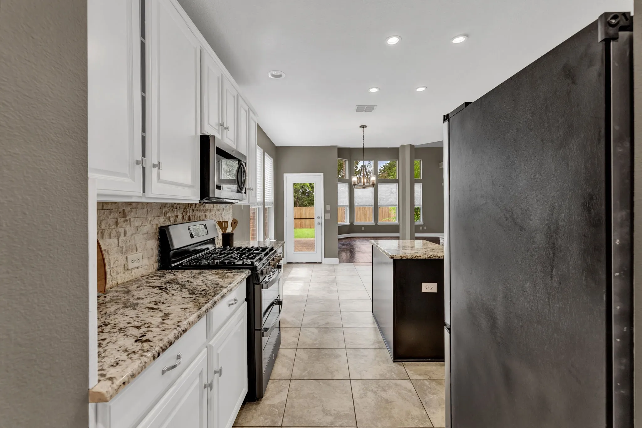 Single Family Residence For Sale in Denton County , 1097 Southampton Drive, Frisco, Texas 75036, 4 Bedroom, 4 Bathroom, 2 Garage spaces, 3,152 Sqft, built in 2003, mls#21223921, Real Estate Agent in Frisco, Homes For Sale in Denton county, Homes For Sale in Frisco, Realtor in Frisco Texas, Real Estate Brokerage Independent Realty Texas, Luminita Cordes Realtor