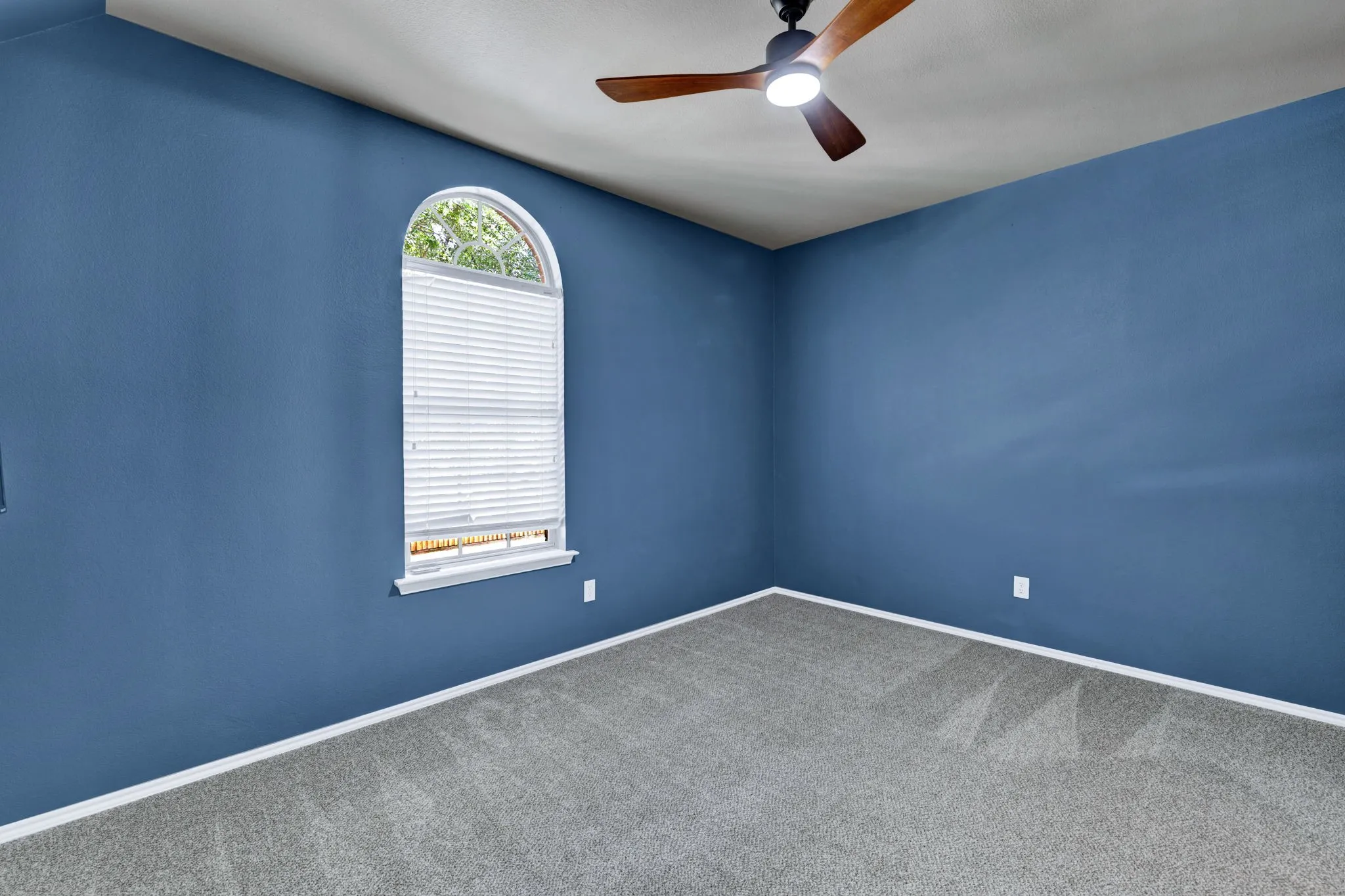 Single Family Residence For Sale in Denton County , 1097 Southampton Drive, Frisco, Texas 75036, 4 Bedroom, 4 Bathroom, 2 Garage spaces, 3,152 Sqft, built in 2003, mls#21223921, Real Estate Agent in Frisco, Homes For Sale in Denton county, Homes For Sale in Frisco, Realtor in Frisco Texas, Real Estate Brokerage Independent Realty Texas, Luminita Cordes Realtor