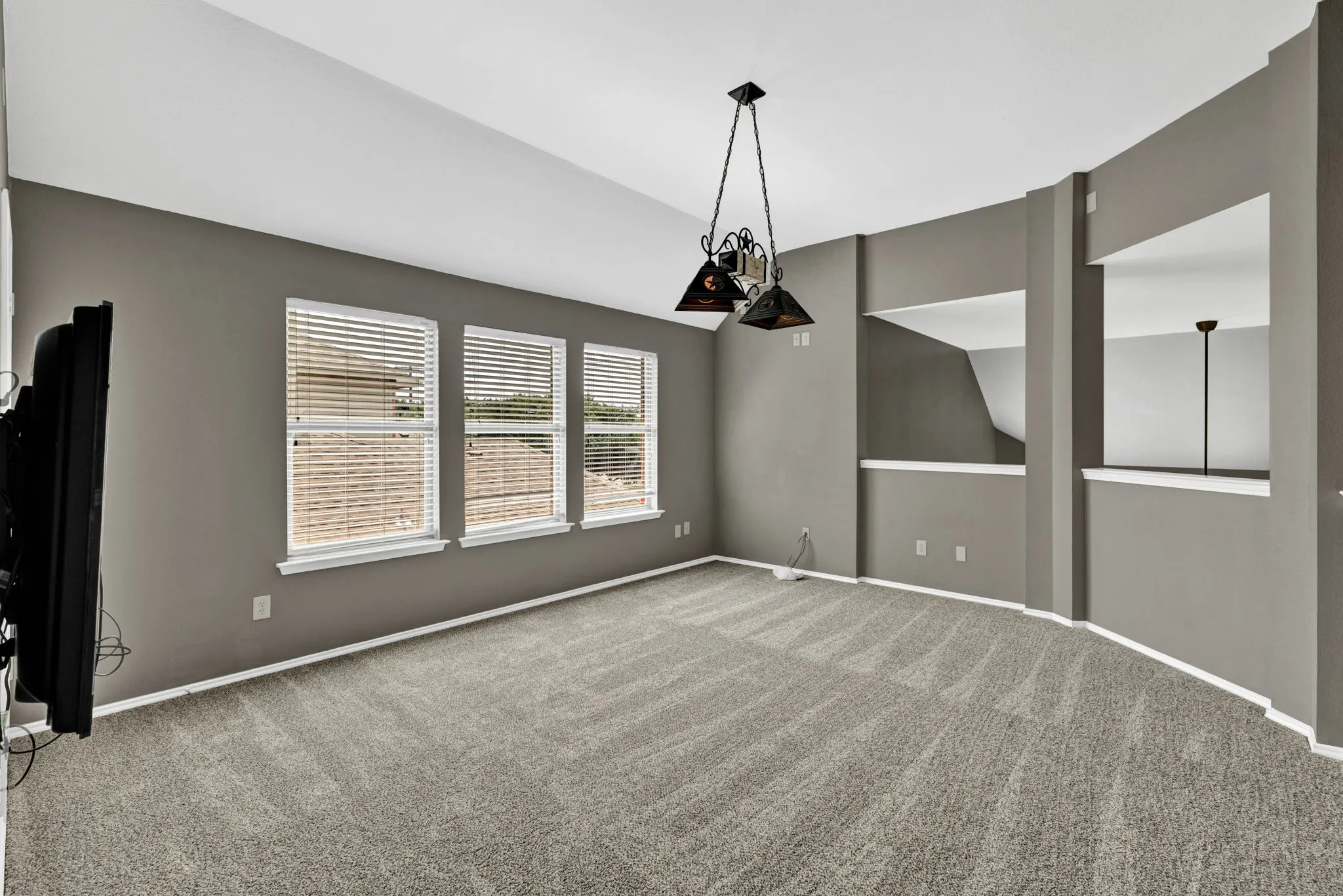 Single Family Residence For Sale in Denton County , 1097 Southampton Drive, Frisco, Texas 75036, 4 Bedroom, 4 Bathroom, 2 Garage spaces, 3,152 Sqft, built in 2003, mls#21223921, Real Estate Agent in Frisco, Homes For Sale in Denton county, Homes For Sale in Frisco, Realtor in Frisco Texas, Real Estate Brokerage Independent Realty Texas, Luminita Cordes Realtor