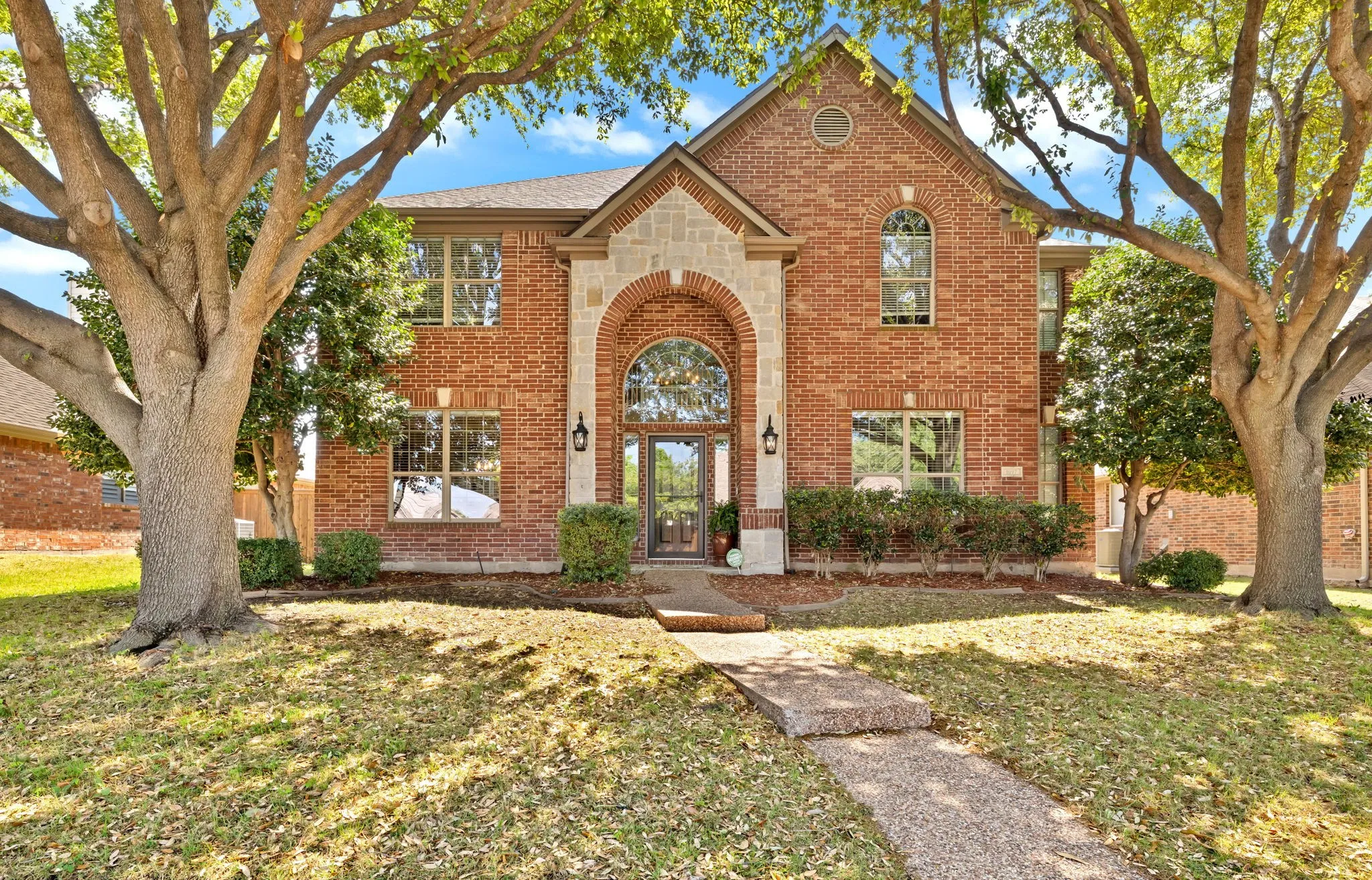 Single Family Residence For Sale in Denton County , 1097 Southampton Drive, Frisco, Texas 75036, 4 Bedroom, 4 Bathroom, 2 Garage spaces, 3,152 Sqft, built in 2003, mls#21223921, Real Estate Agent in Frisco, Homes For Sale in Denton county, Homes For Sale in Frisco, Realtor in Frisco Texas, Real Estate Brokerage Independent Realty Texas, Luminita Cordes Realtor