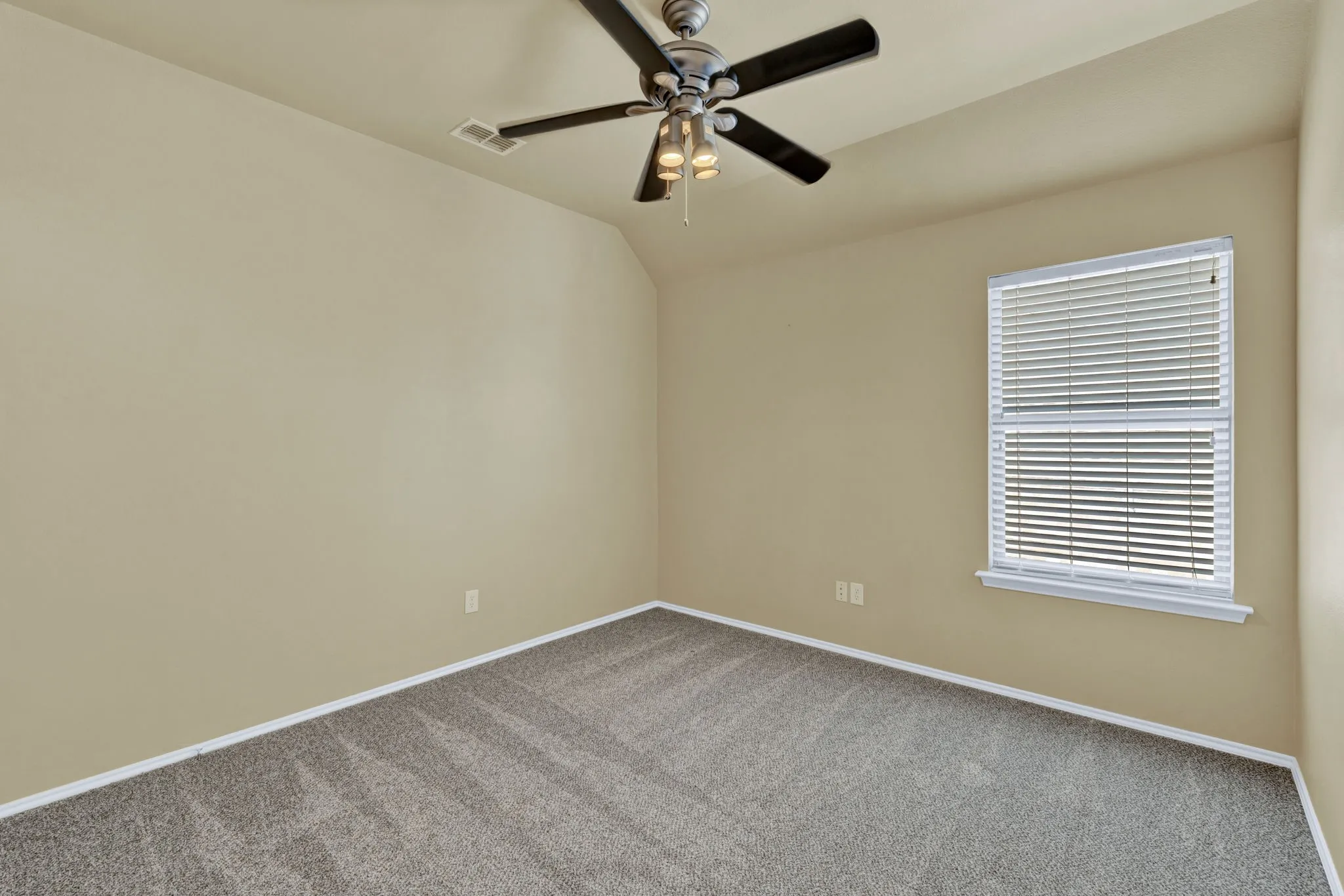 Single Family Residence For Sale in Denton County , 1097 Southampton Drive, Frisco, Texas 75036, 4 Bedroom, 4 Bathroom, 2 Garage spaces, 3,152 Sqft, built in 2003, mls#21223921, Real Estate Agent in Frisco, Homes For Sale in Denton county, Homes For Sale in Frisco, Realtor in Frisco Texas, Real Estate Brokerage Independent Realty Texas, Luminita Cordes Realtor
