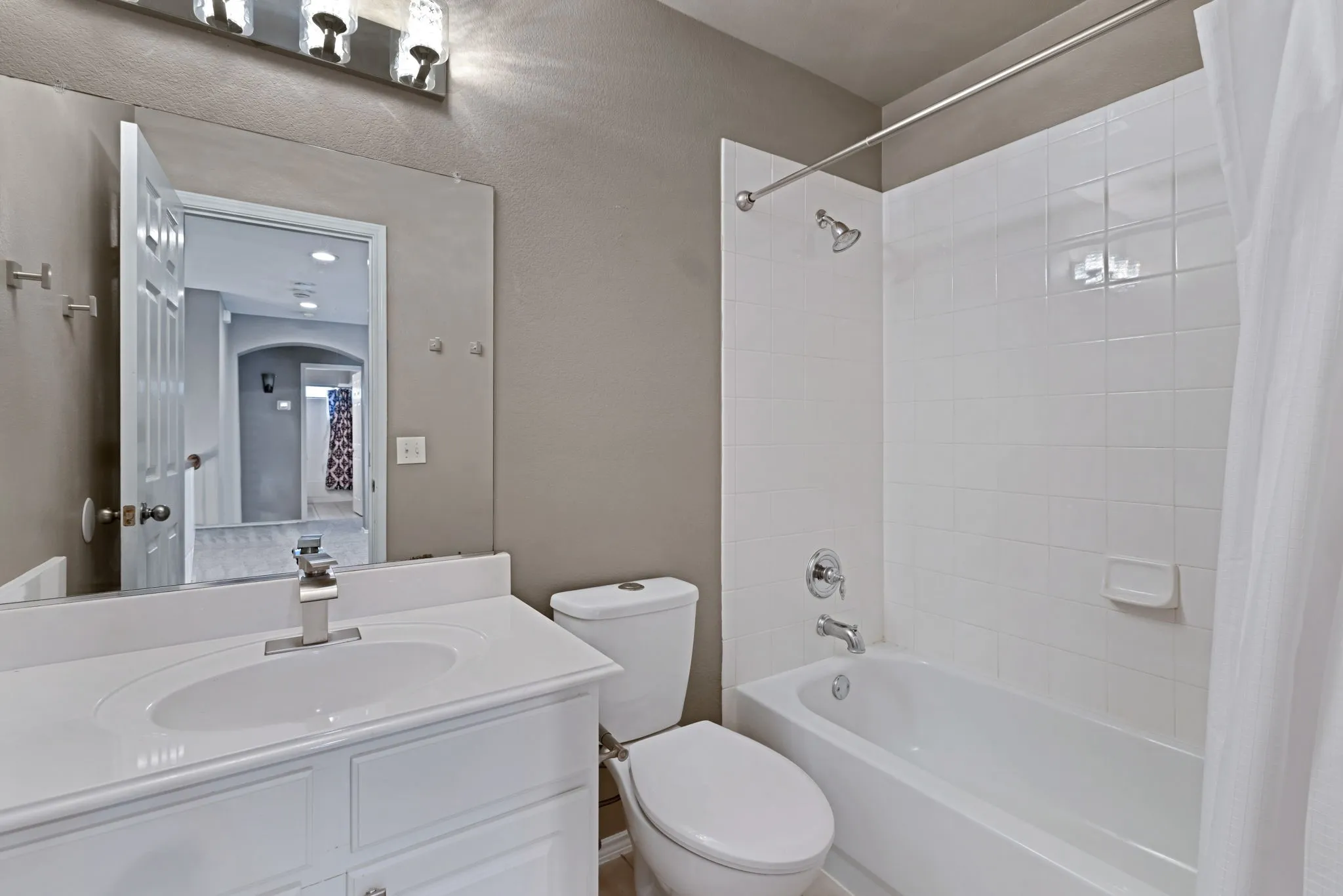 Single Family Residence For Sale in Denton County , 1097 Southampton Drive, Frisco, Texas 75036, 4 Bedroom, 4 Bathroom, 2 Garage spaces, 3,152 Sqft, built in 2003, mls#21223921, Real Estate Agent in Frisco, Homes For Sale in Denton county, Homes For Sale in Frisco, Realtor in Frisco Texas, Real Estate Brokerage Independent Realty Texas, Luminita Cordes Realtor
