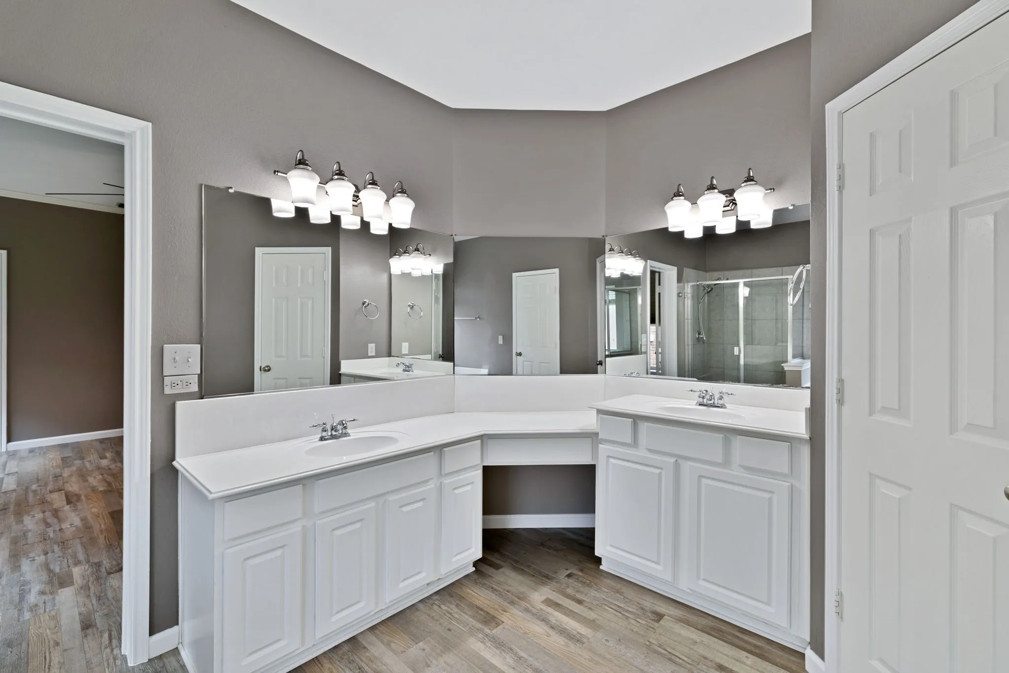 Single Family Residence For Sale in Denton County , 1097 Southampton Drive, Frisco, Texas 75036, 4 Bedroom, 4 Bathroom, 2 Garage spaces, 3,152 Sqft, built in 2003, mls#21223921, Real Estate Agent in Frisco, Homes For Sale in Denton county, Homes For Sale in Frisco, Realtor in Frisco Texas, Real Estate Brokerage Independent Realty Texas, Luminita Cordes Realtor