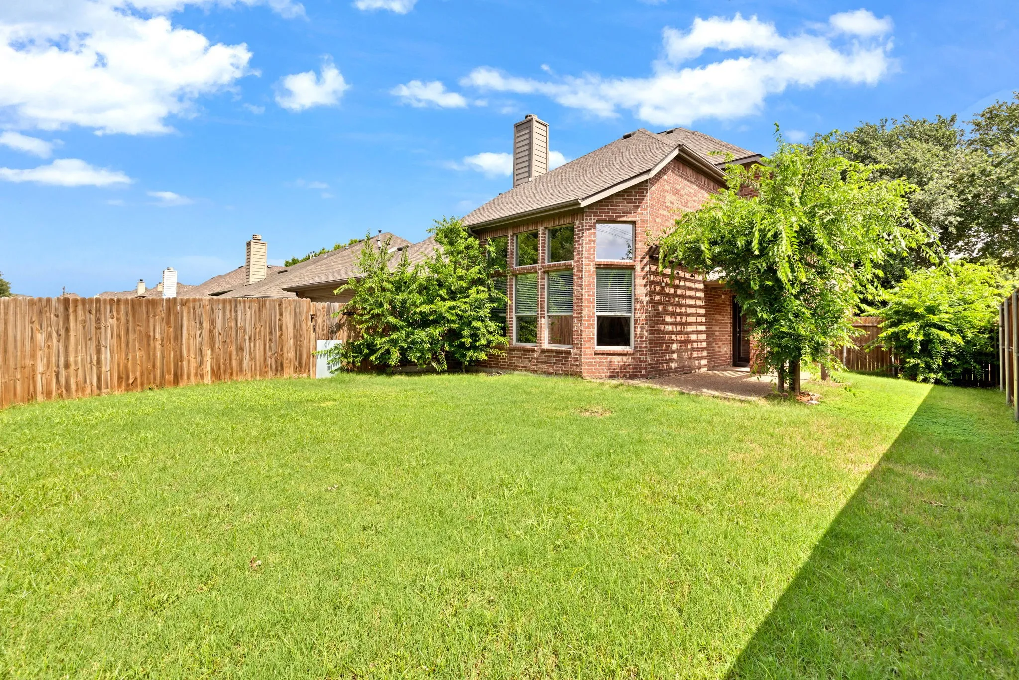 Single Family Residence For Sale in Denton County , 1097 Southampton Drive, Frisco, Texas 75036, 4 Bedroom, 4 Bathroom, 2 Garage spaces, 3,152 Sqft, built in 2003, mls#21223921, Real Estate Agent in Frisco, Homes For Sale in Denton county, Homes For Sale in Frisco, Realtor in Frisco Texas, Real Estate Brokerage Independent Realty Texas, Luminita Cordes Realtor