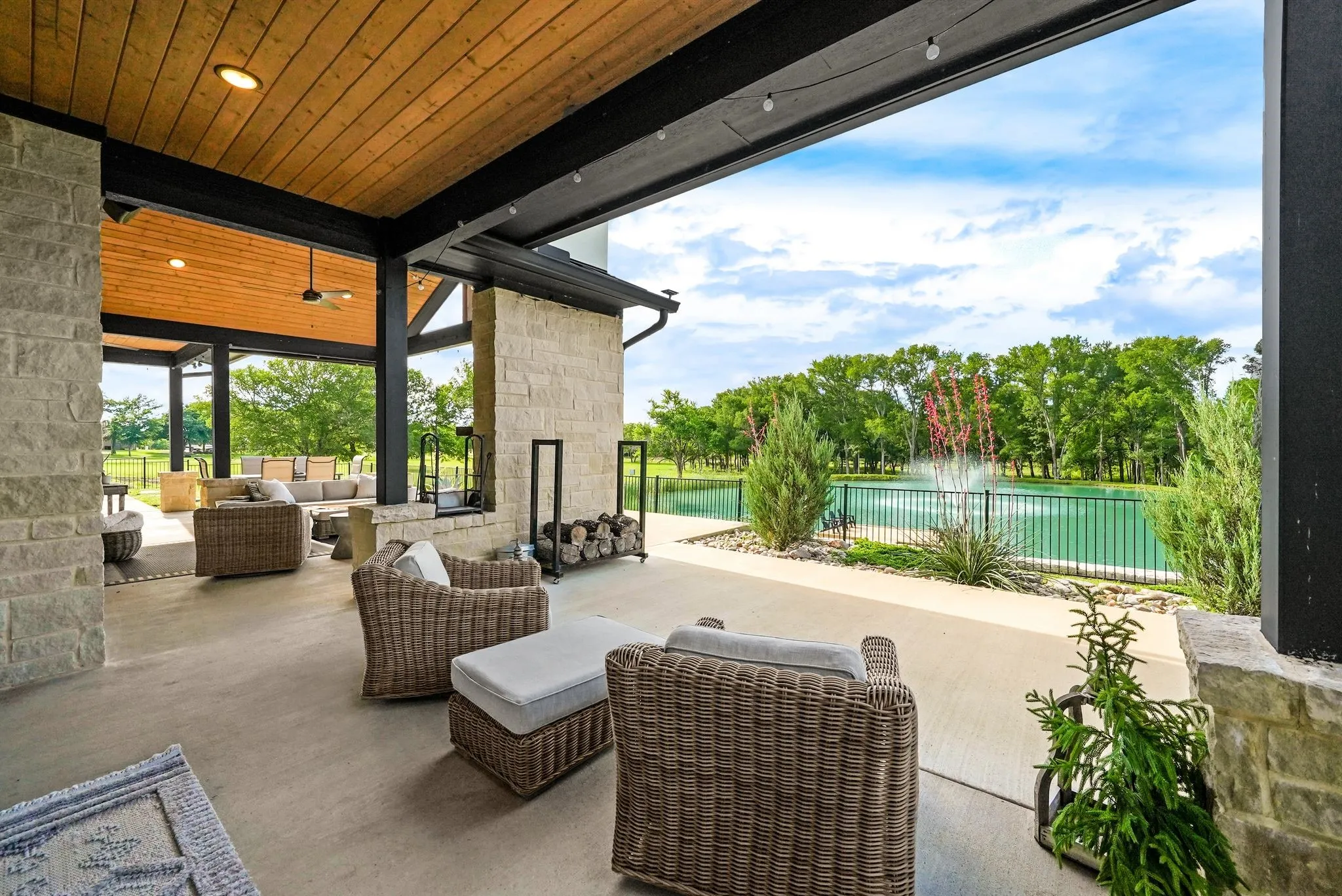 Single Family Residence For Sale in Kaufman County , 2100 Lake Crest Lane, Wills Point, Texas 75169, 3 Bedroom, 3 Bathroom, 3 Garage spaces, 2,758 Sqft, built in 2020, Preowned, mls#21228742, Real Estate Agent in Wills Point, Homes For Sale in Kaufman county, Homes For Sale in Wills Point, Realtor in Wills Point Texas, Real Estate Brokerage Independent Realty Texas, Luminita Cordes Realtor