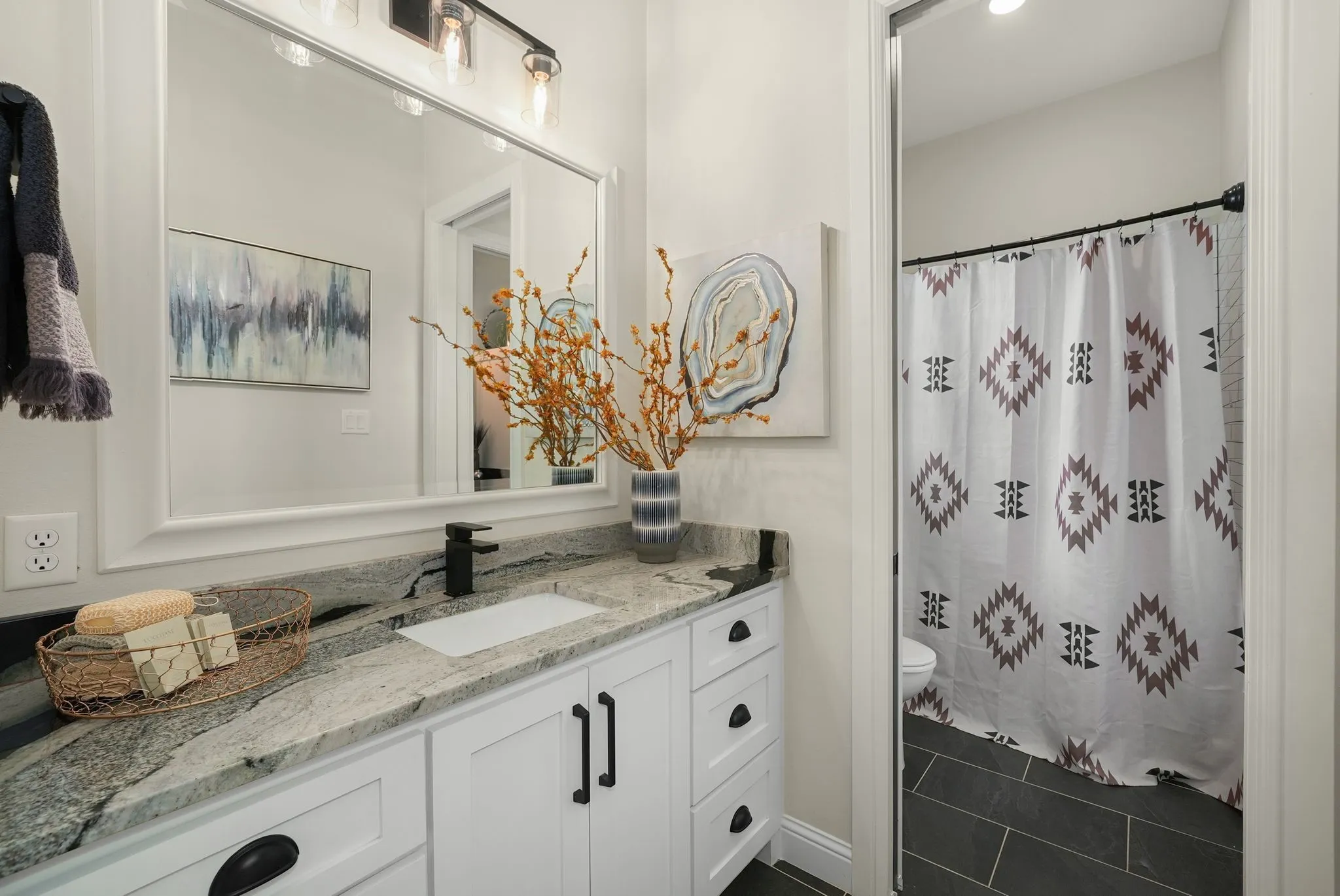 Single Family Residence For Sale in Kaufman County , 2100 Lake Crest Lane, Wills Point, Texas 75169, 3 Bedroom, 3 Bathroom, 3 Garage spaces, 2,758 Sqft, built in 2020, Preowned, mls#21228742, Real Estate Agent in Wills Point, Homes For Sale in Kaufman county, Homes For Sale in Wills Point, Realtor in Wills Point Texas, Real Estate Brokerage Independent Realty Texas, Luminita Cordes Realtor