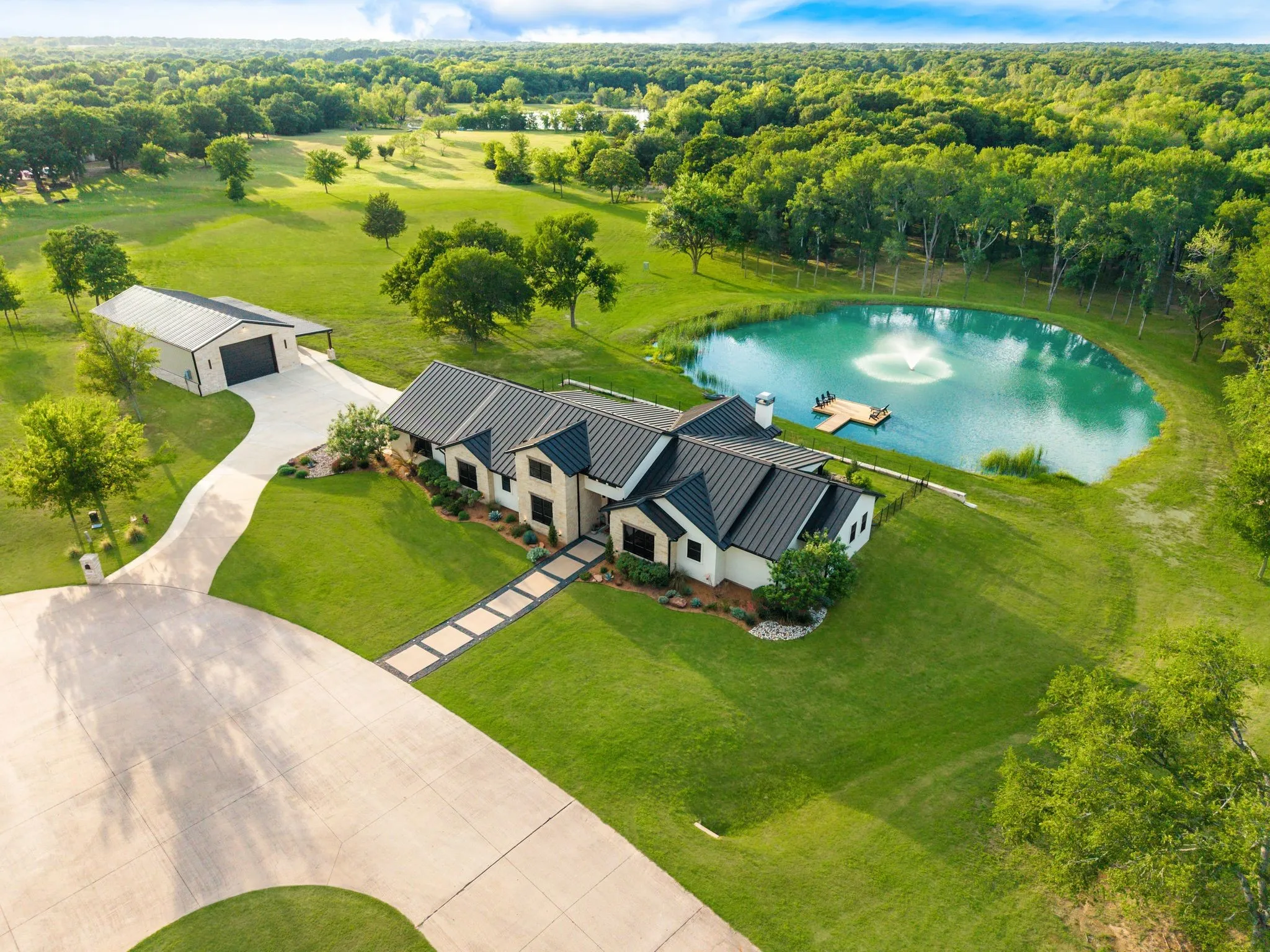 Single Family Residence For Sale in Kaufman County , 2100 Lake Crest Lane, Wills Point, Texas 75169, 3 Bedroom, 3 Bathroom, 3 Garage spaces, 2,758 Sqft, built in 2020, Preowned, mls#21228742, Real Estate Agent in Wills Point, Homes For Sale in Kaufman county, Homes For Sale in Wills Point, Realtor in Wills Point Texas, Real Estate Brokerage Independent Realty Texas, Luminita Cordes Realtor