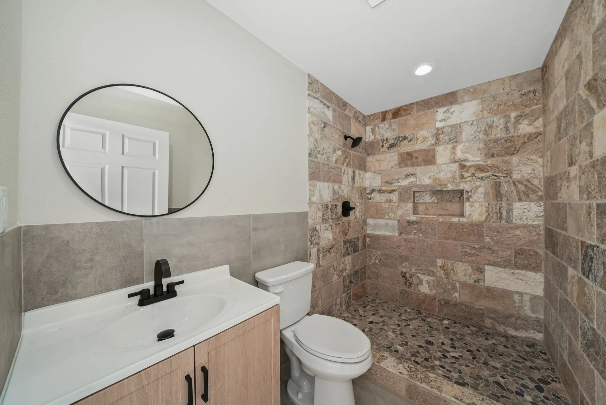Single Family Residence For Sale in Kaufman County , 2100 Lake Crest Lane, Wills Point, Texas 75169, 3 Bedroom, 3 Bathroom, 3 Garage spaces, 2,758 Sqft, built in 2020, Preowned, mls#21228742, Real Estate Agent in Wills Point, Homes For Sale in Kaufman county, Homes For Sale in Wills Point, Realtor in Wills Point Texas, Real Estate Brokerage Independent Realty Texas, Luminita Cordes Realtor