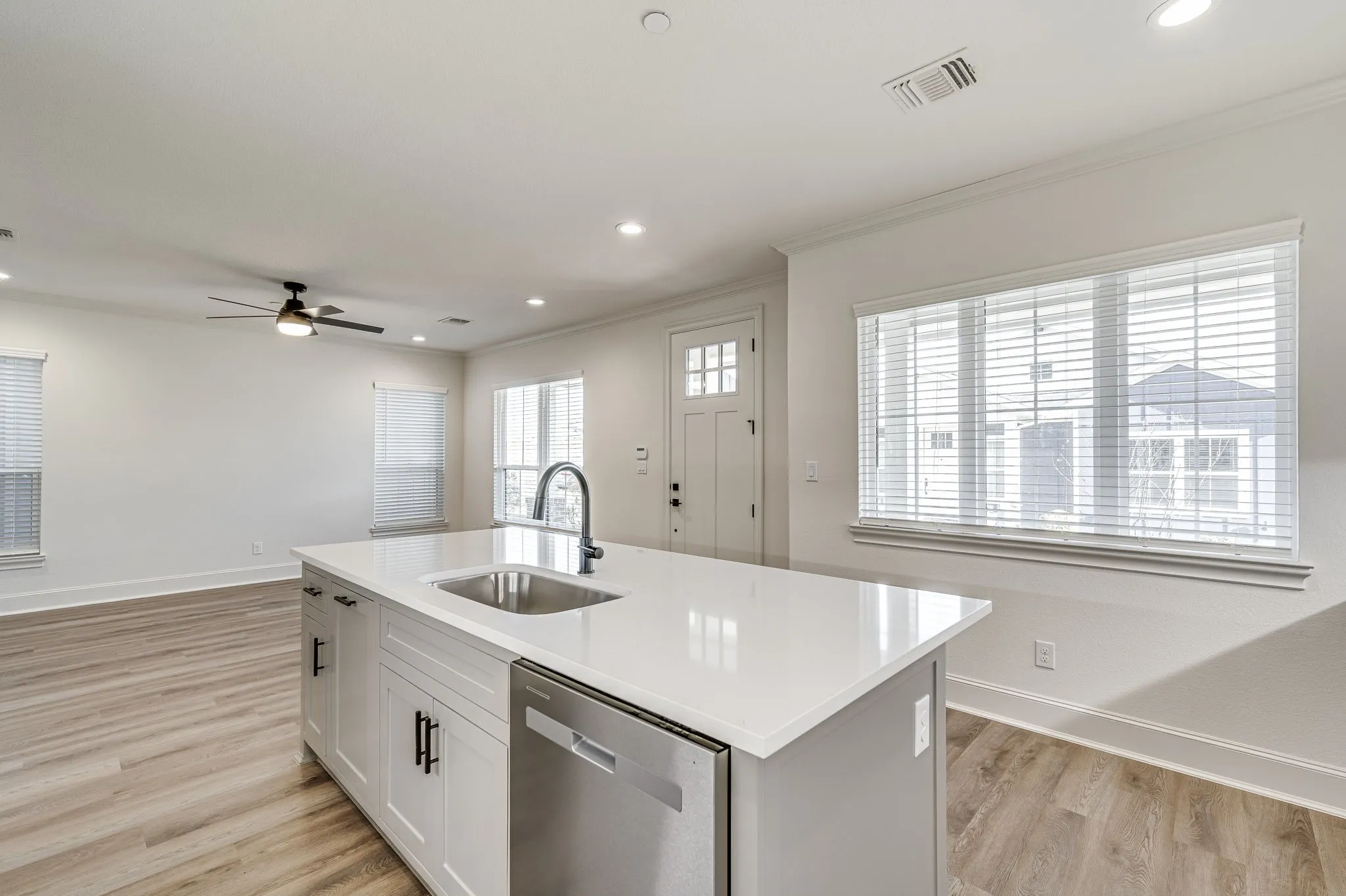 Kitchen with dishwasher, recessed lighting, light wood-style floors, a kitchen island with sink, and a ceiling fan