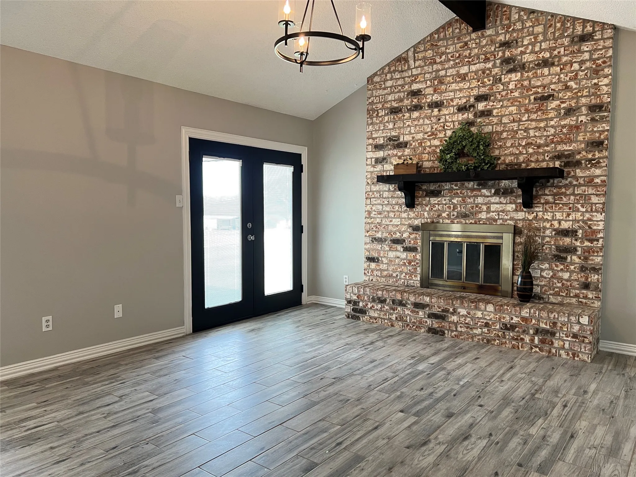 Single Family Residence For Rent in Wise County , 202 S Sendero Drive, Decatur, Texas 76234, 3 Bedrooms, 2 Bathrooms, 2 Garage spaces, 1,296 Sqft, built in 1986, Preowned, Price $2,000, mls#21227481, Real Estate Agent in Decatur, Homes For Rent in Wise county, Homes For Rent in Decatur, Realtor in Decatur Texas, Real Estate Brokerage Independent Realty Texas, Luminita Cordes Realtor