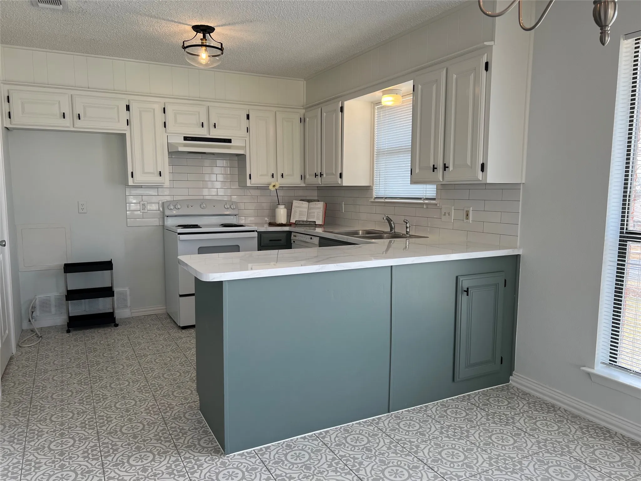 Single Family Residence For Rent in Wise County , 202 S Sendero Drive, Decatur, Texas 76234, 3 Bedrooms, 2 Bathrooms, 2 Garage spaces, 1,296 Sqft, built in 1986, Preowned, Price $2,000, mls#21227481, Real Estate Agent in Decatur, Homes For Rent in Wise county, Homes For Rent in Decatur, Realtor in Decatur Texas, Real Estate Brokerage Independent Realty Texas, Luminita Cordes Realtor