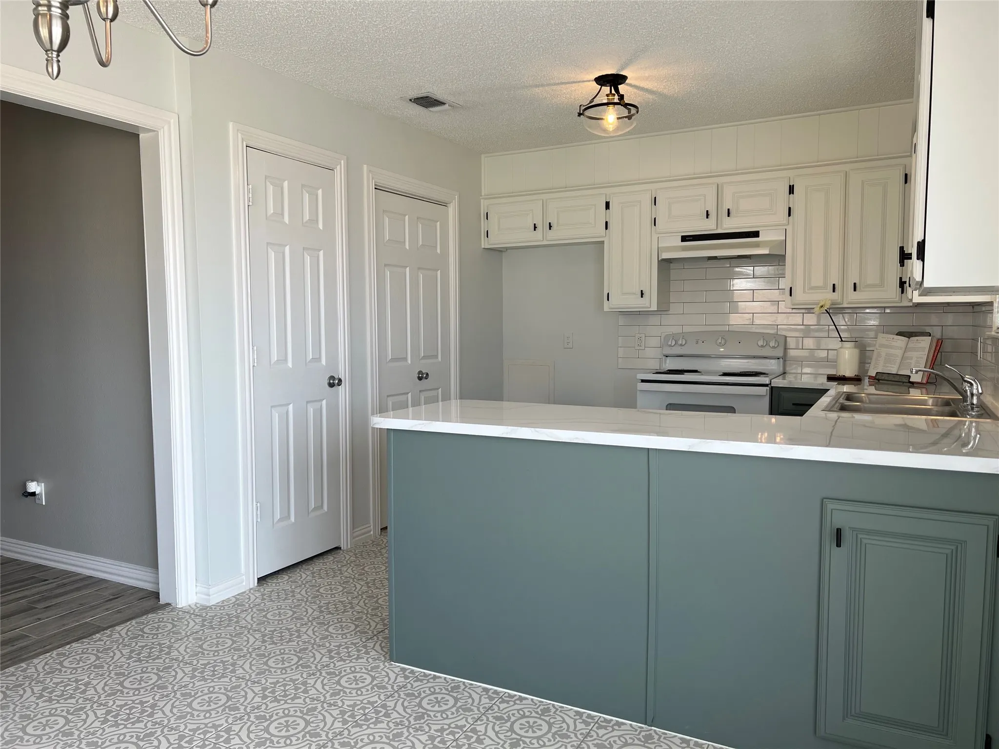 Single Family Residence For Rent in Wise County , 202 S Sendero Drive, Decatur, Texas 76234, 3 Bedrooms, 2 Bathrooms, 2 Garage spaces, 1,296 Sqft, built in 1986, Preowned, Price $2,000, mls#21227481, Real Estate Agent in Decatur, Homes For Rent in Wise county, Homes For Rent in Decatur, Realtor in Decatur Texas, Real Estate Brokerage Independent Realty Texas, Luminita Cordes Realtor