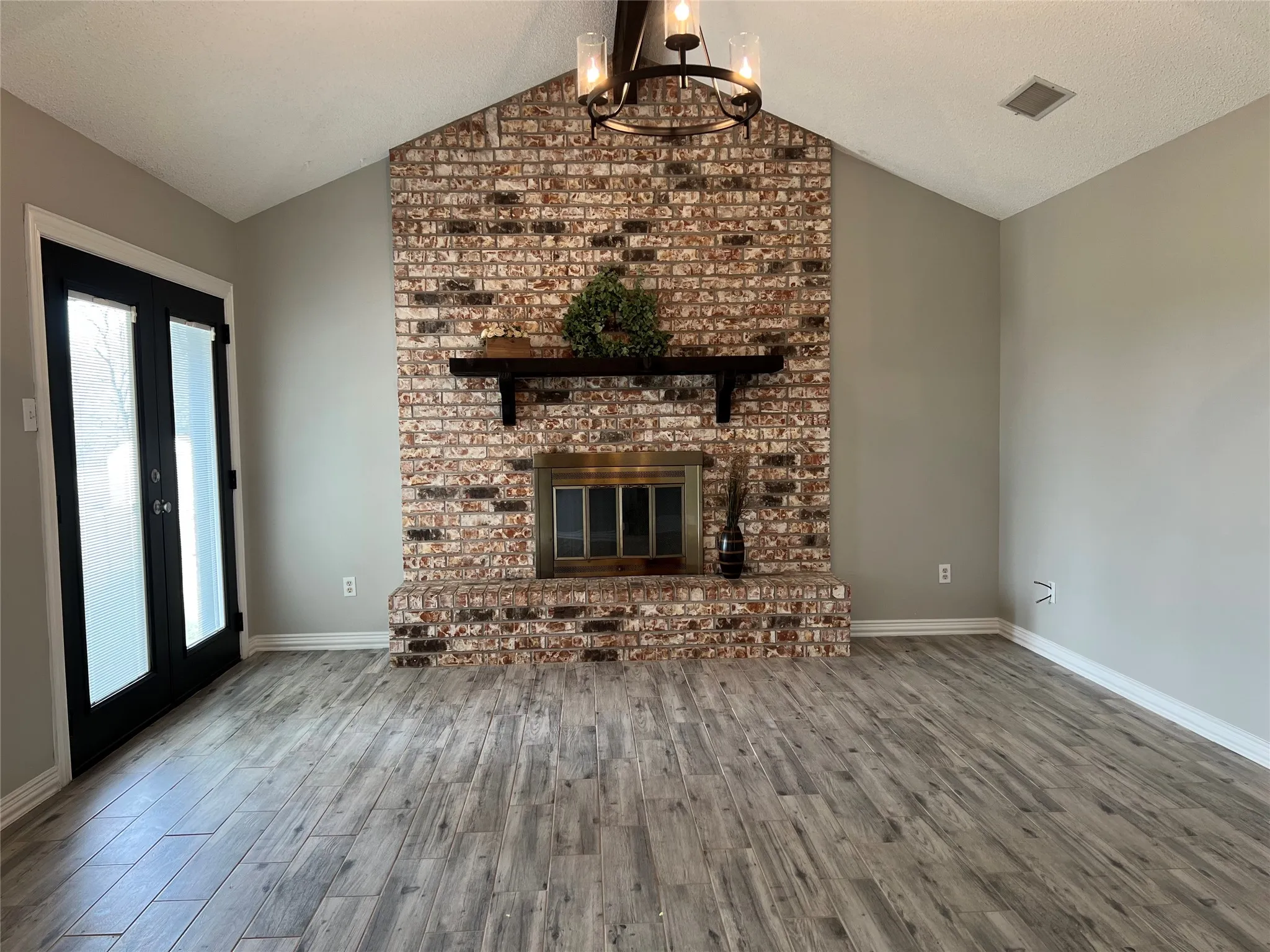Single Family Residence For Rent in Wise County , 202 S Sendero Drive, Decatur, Texas 76234, 3 Bedrooms, 2 Bathrooms, 2 Garage spaces, 1,296 Sqft, built in 1986, Preowned, Price $2,000, mls#21227481, Real Estate Agent in Decatur, Homes For Rent in Wise county, Homes For Rent in Decatur, Realtor in Decatur Texas, Real Estate Brokerage Independent Realty Texas, Luminita Cordes Realtor