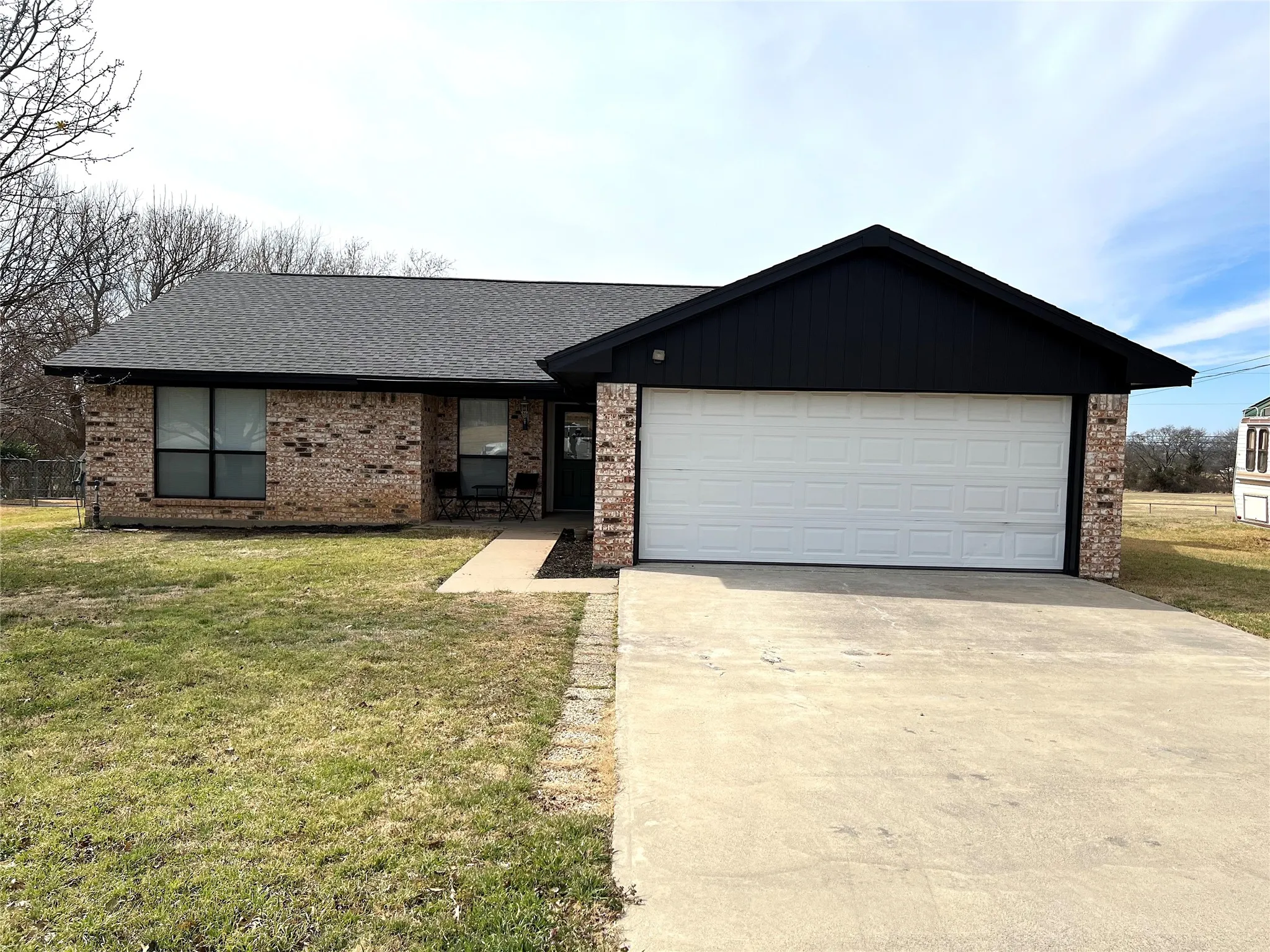 Single Family Residence For Rent in Wise County , 202 S Sendero Drive, Decatur, Texas 76234, 3 Bedrooms, 2 Bathrooms, 2 Garage spaces, 1,296 Sqft, built in 1986, Preowned, Price $2,000, mls#21227481, Real Estate Agent in Decatur, Homes For Rent in Wise county, Homes For Rent in Decatur, Realtor in Decatur Texas, Real Estate Brokerage Independent Realty Texas, Luminita Cordes Realtor