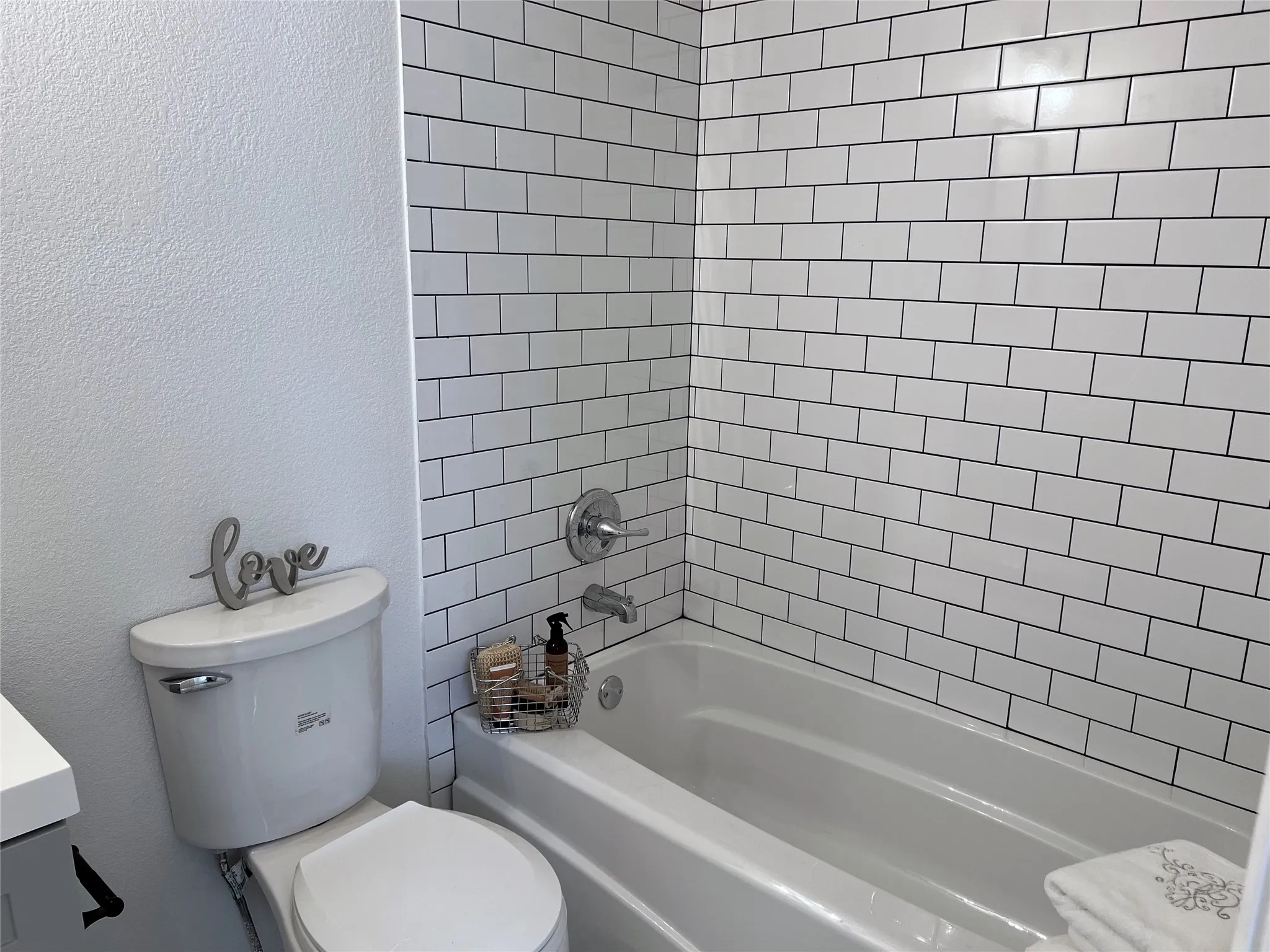 Single Family Residence For Rent in Wise County , 202 S Sendero Drive, Decatur, Texas 76234, 3 Bedrooms, 2 Bathrooms, 2 Garage spaces, 1,296 Sqft, built in 1986, Preowned, Price $2,000, mls#21227481, Real Estate Agent in Decatur, Homes For Rent in Wise county, Homes For Rent in Decatur, Realtor in Decatur Texas, Real Estate Brokerage Independent Realty Texas, Luminita Cordes Realtor