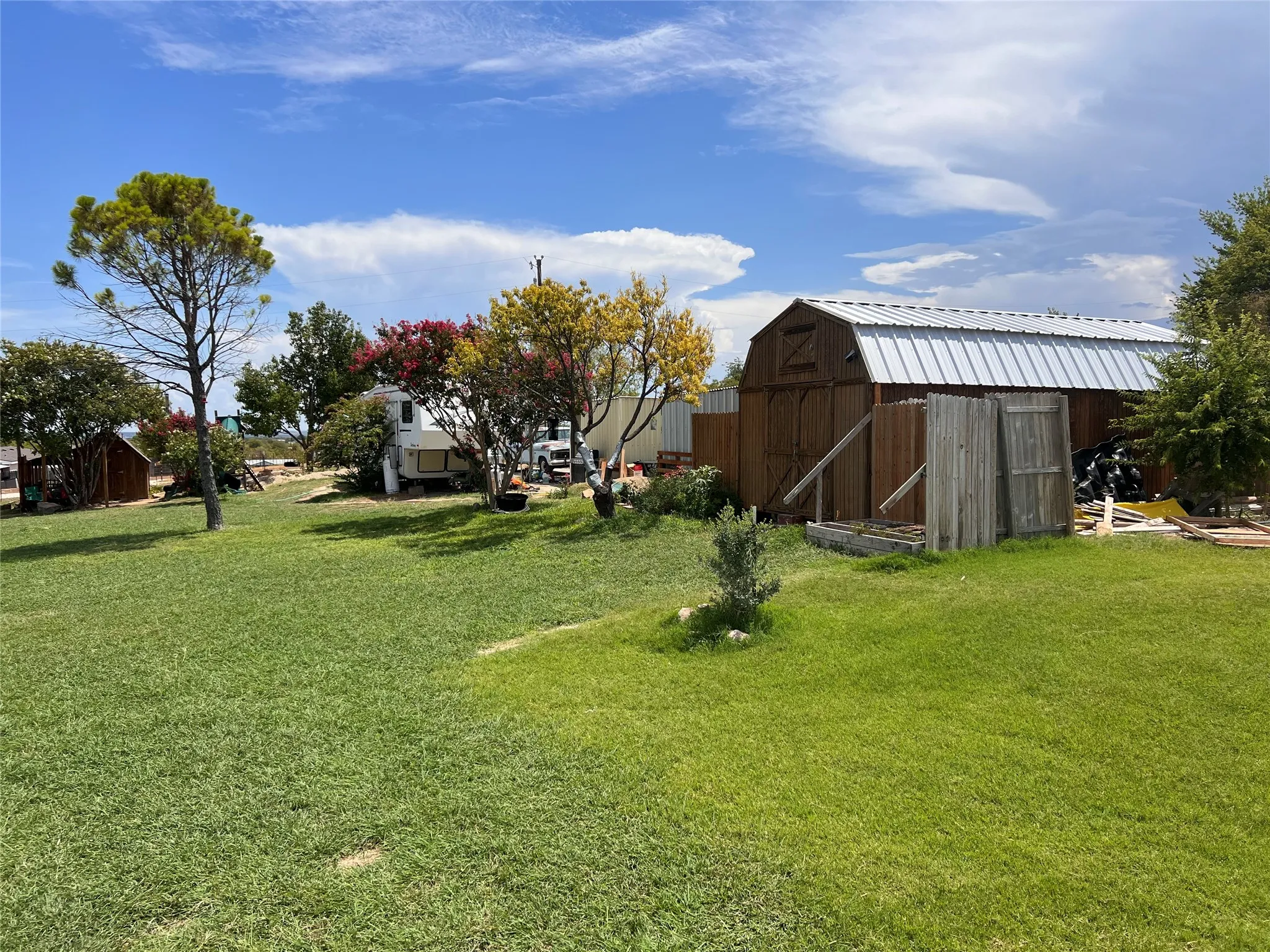 *LAND ONLY*  RVs, mobile homes, storage bldgs and containers NOT included in sale of property!!