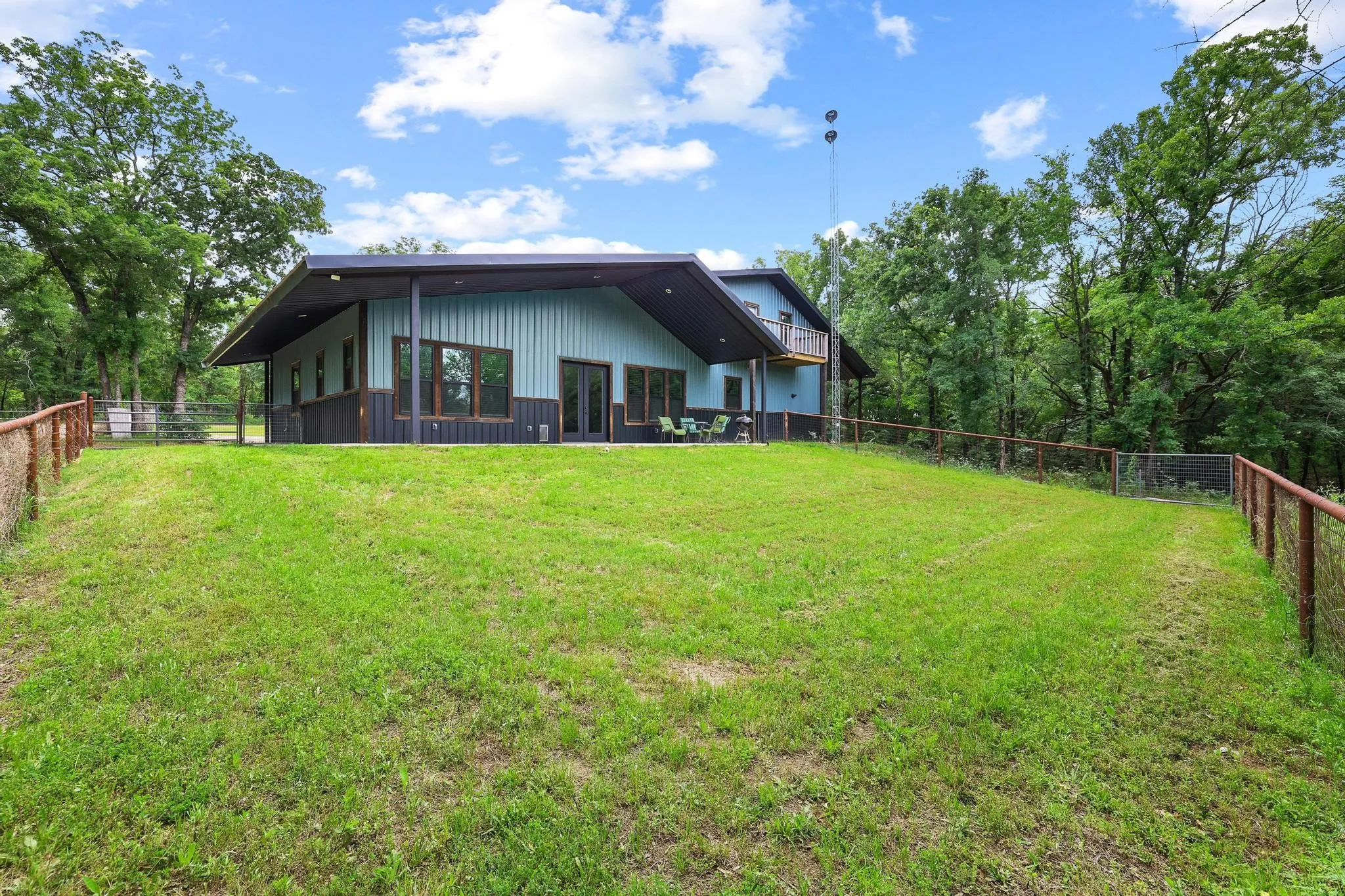 Single Family Residence For Sale in Fannin County , 1900 County Road 1535, Bonham, Texas 75418, 3 Bedroom, 3 Bathroom, 2 Garage spaces, 2,180 Sqft, built in 2022, mls#21226999, Real Estate Agent in Bonham, Homes For Sale in Fannin county, Homes For Sale in Bonham, Realtor in Bonham Texas, Real Estate Brokerage Independent Realty Texas, Luminita Cordes Realtor